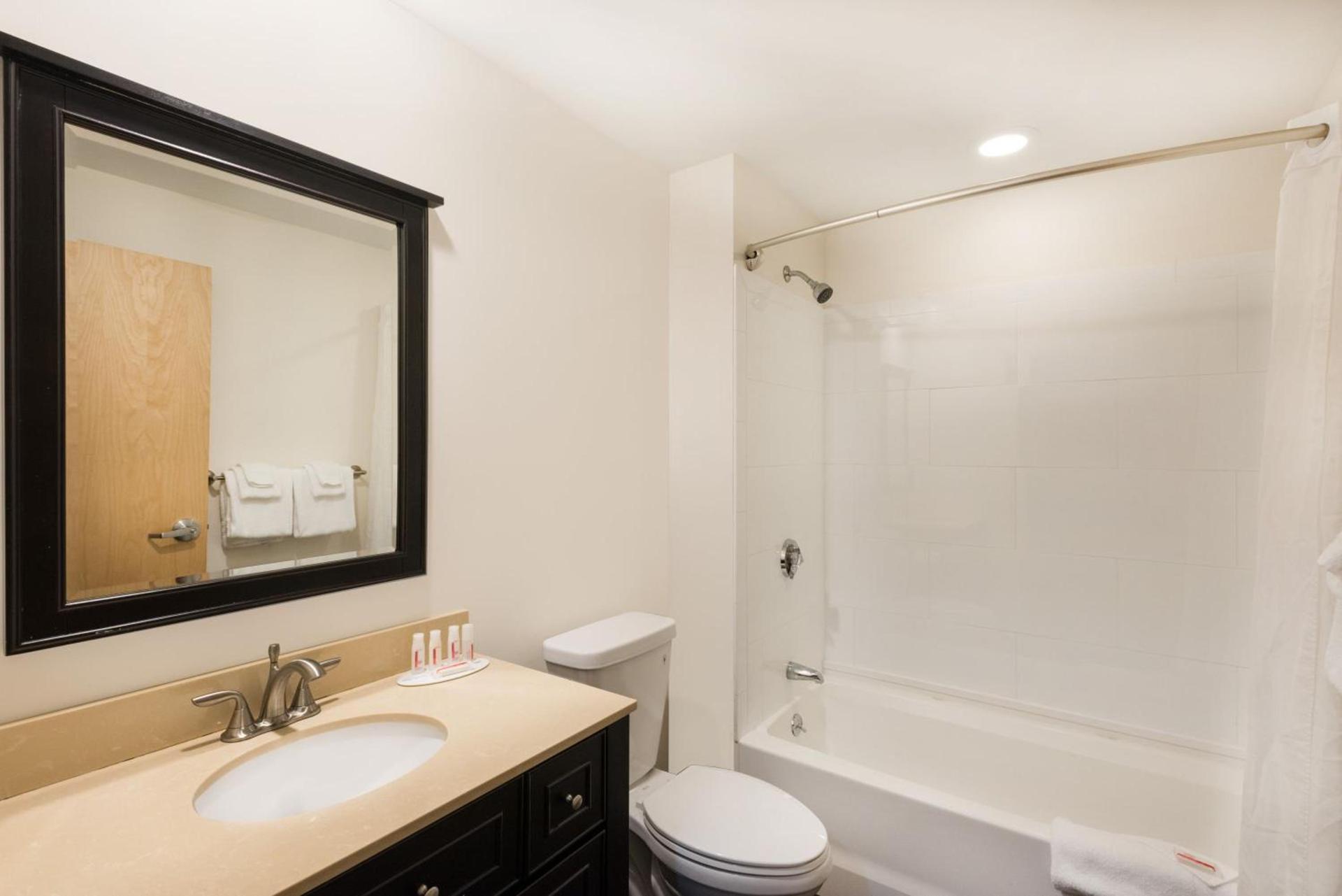 Howard Johnson by Wyndham Quincy/ Boston photo 32