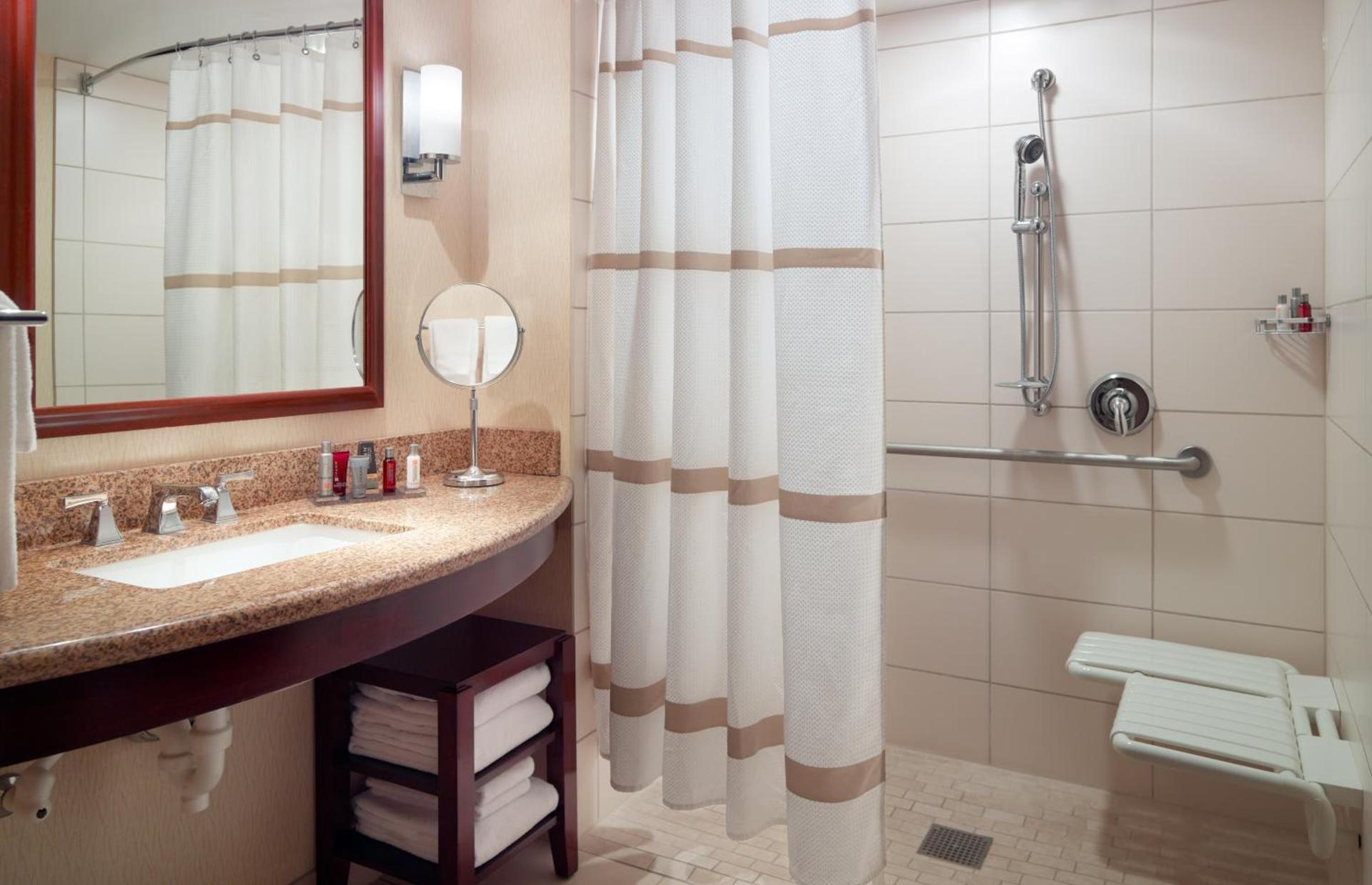 Marriott Bloomington Normal Hotel and Conference Center photo 8