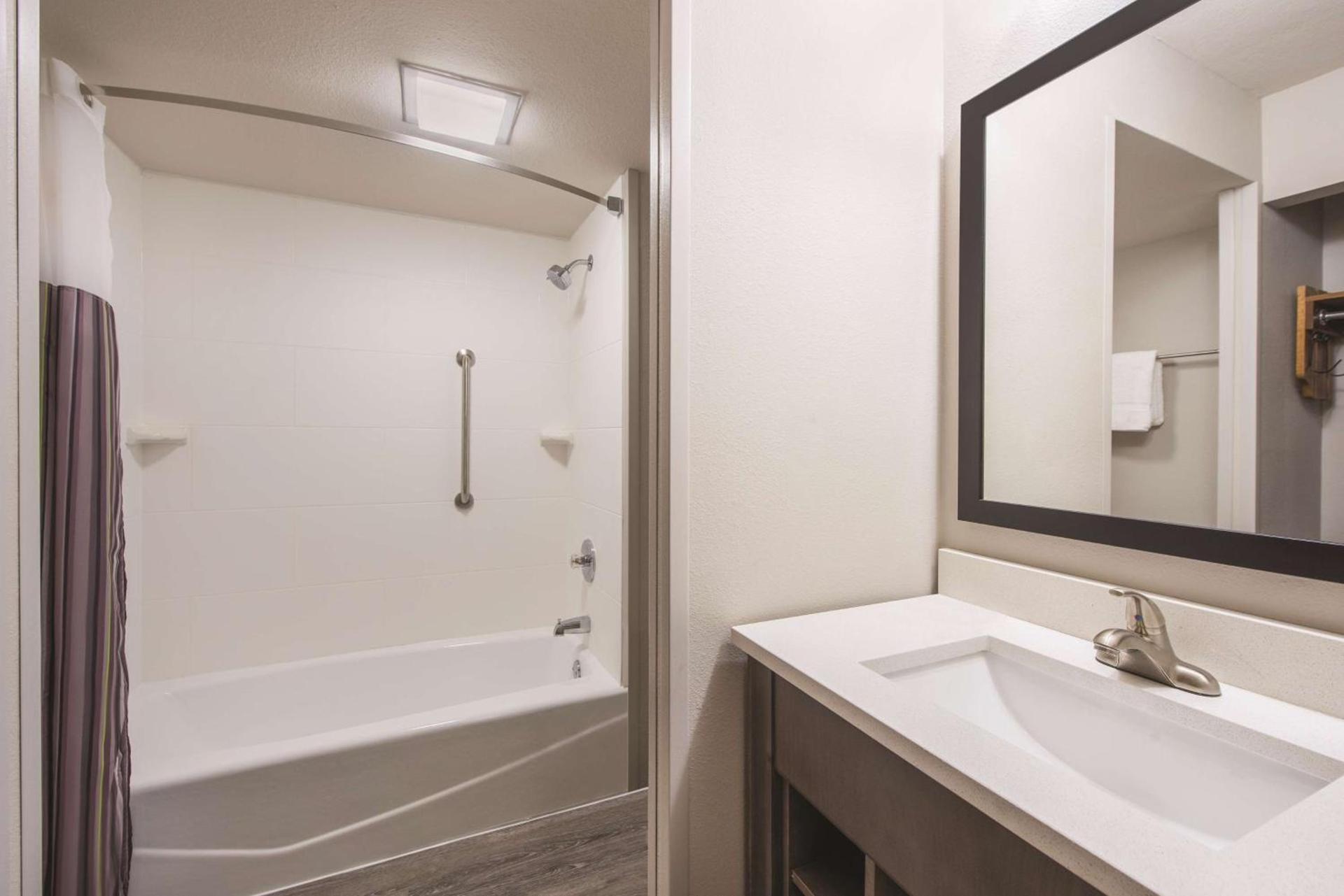 La Quinta by Wyndham Effingham photo 21
