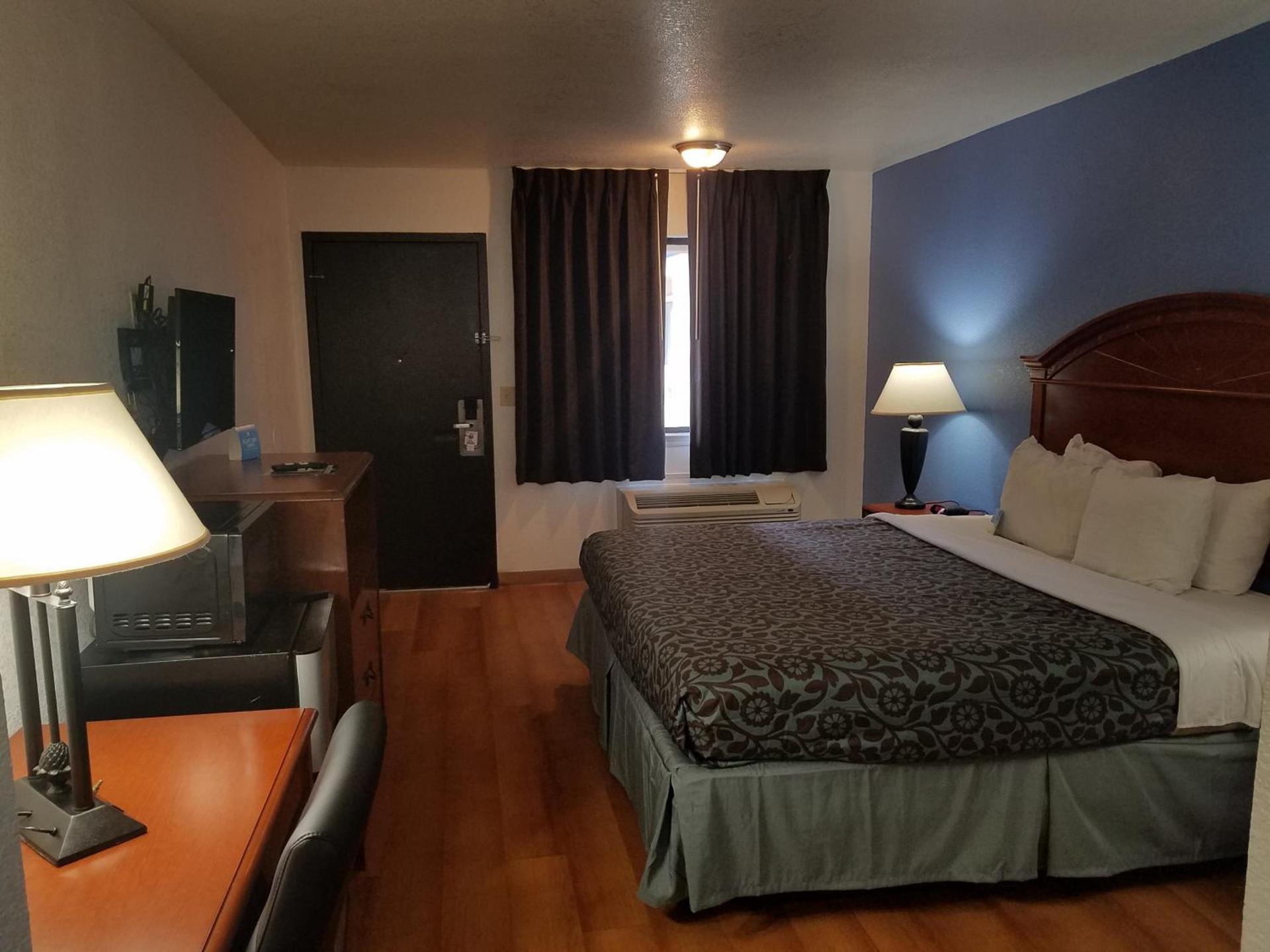 Days Inn by Wyndham Oklahoma City NW Expressway photo 15
