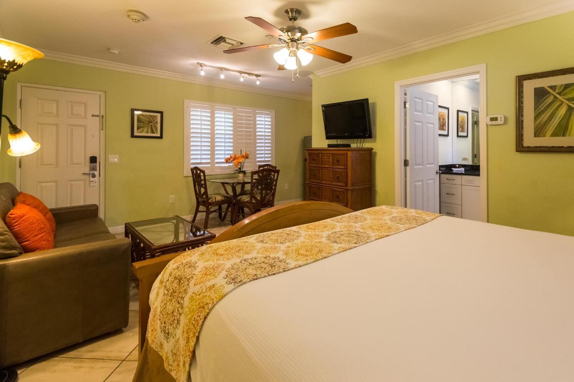Tropical Beach Resorts - Sarasota photo 7