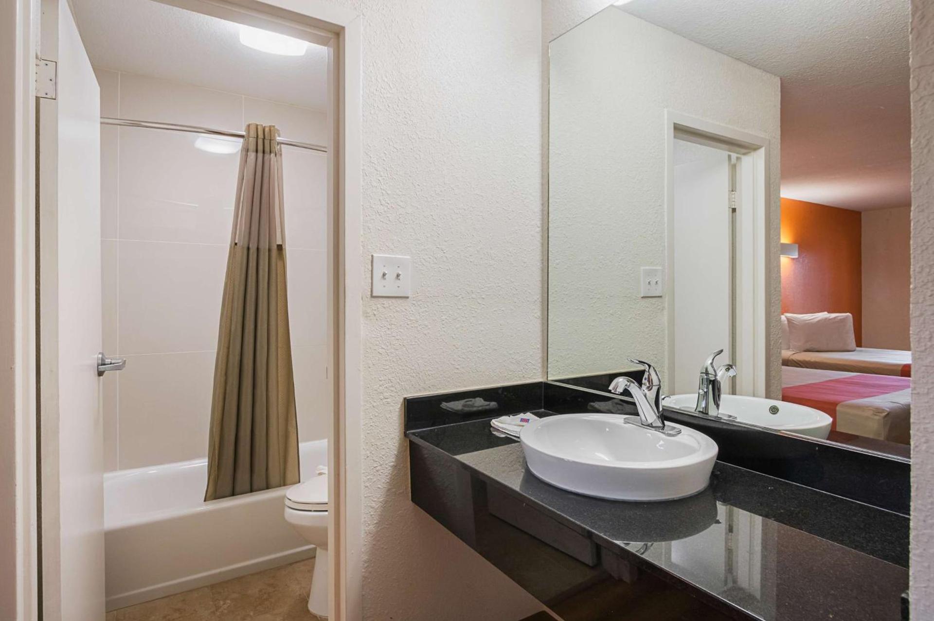 Motel 6-Savannah, GA - Midtown photo 29