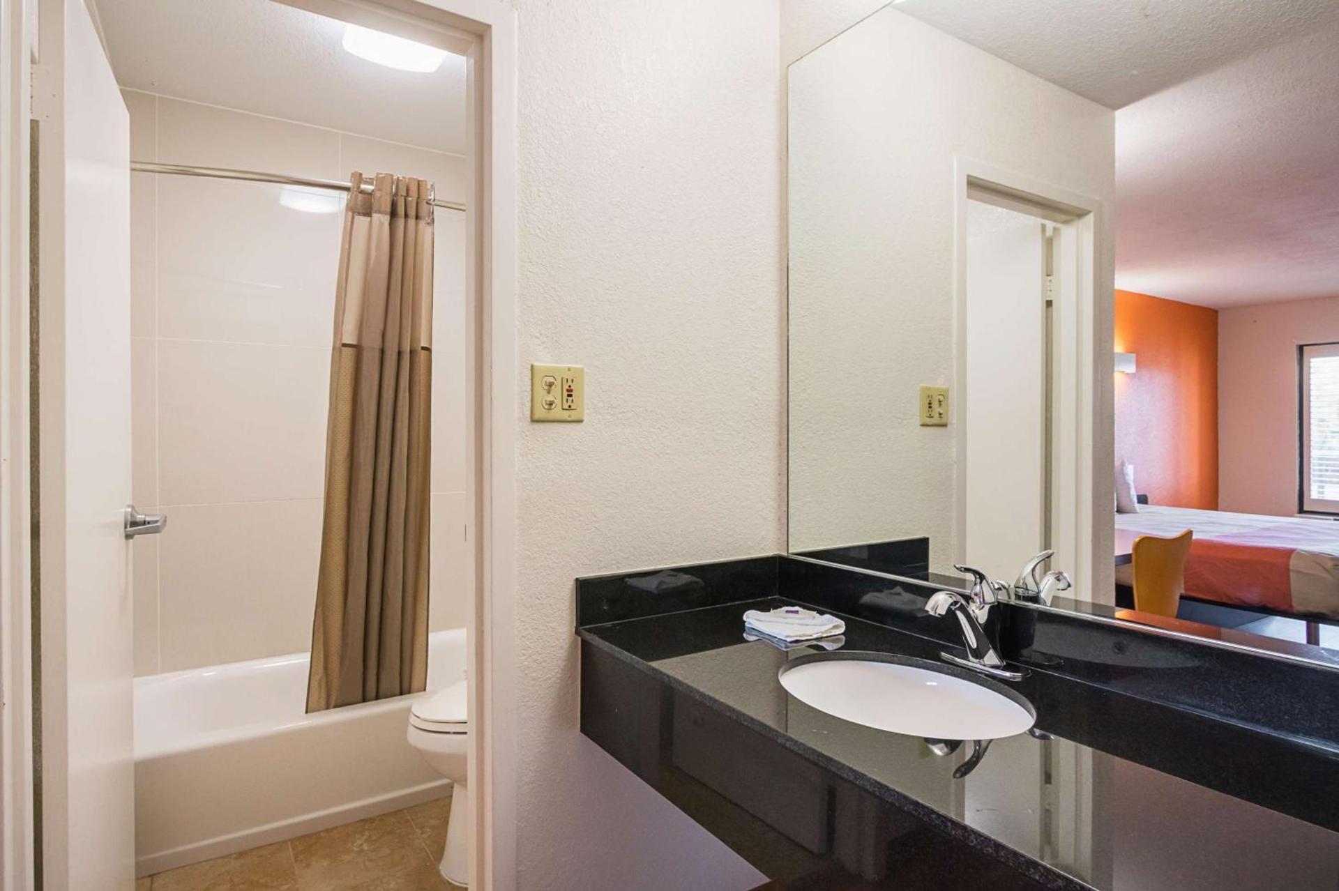 Motel 6-Savannah, GA - Midtown photo 12