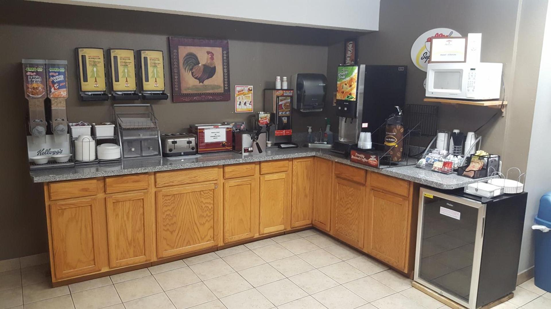 Super 8 by Wyndham Osceola IA photo 23