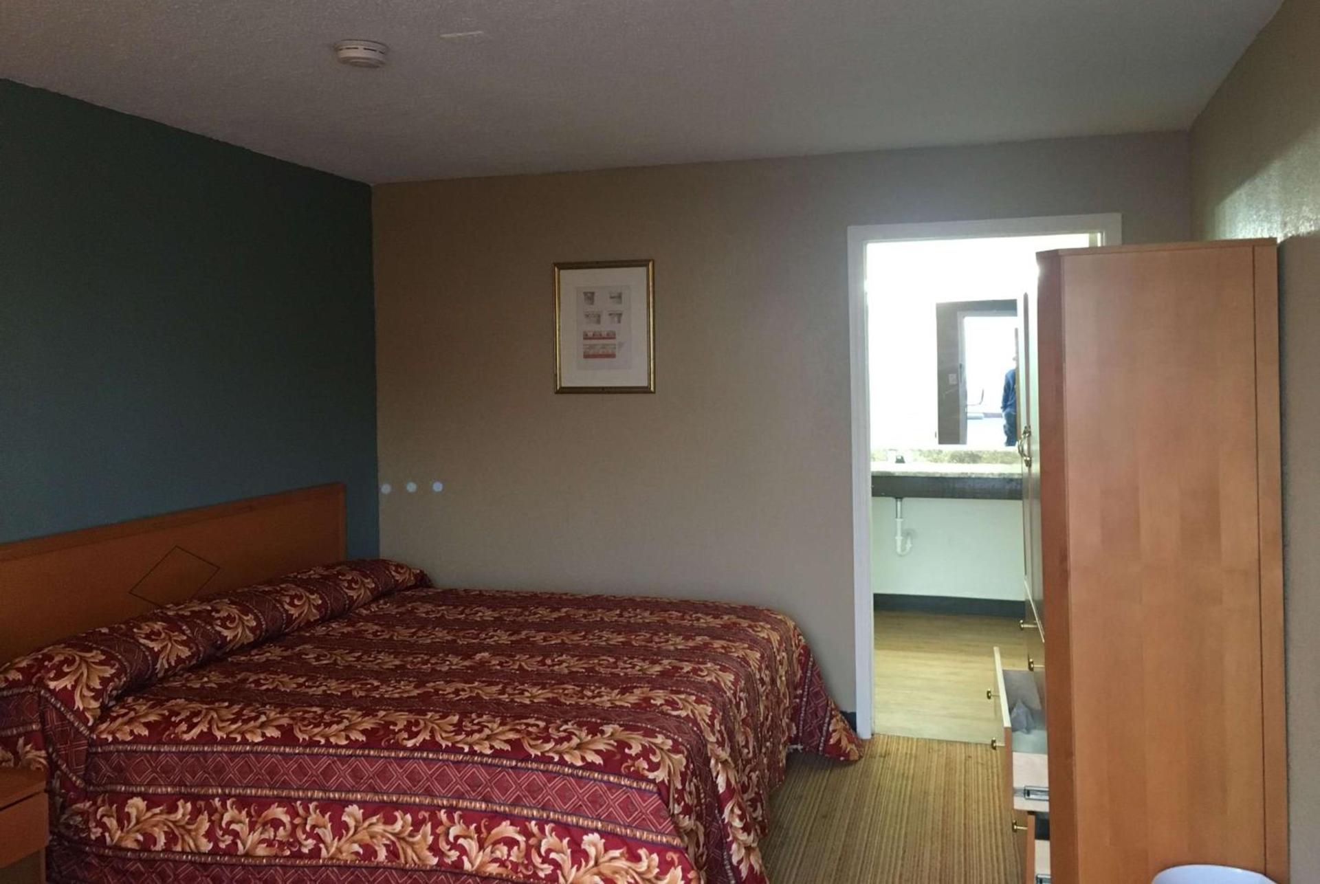 Knights Inn Merrillville photo 41
