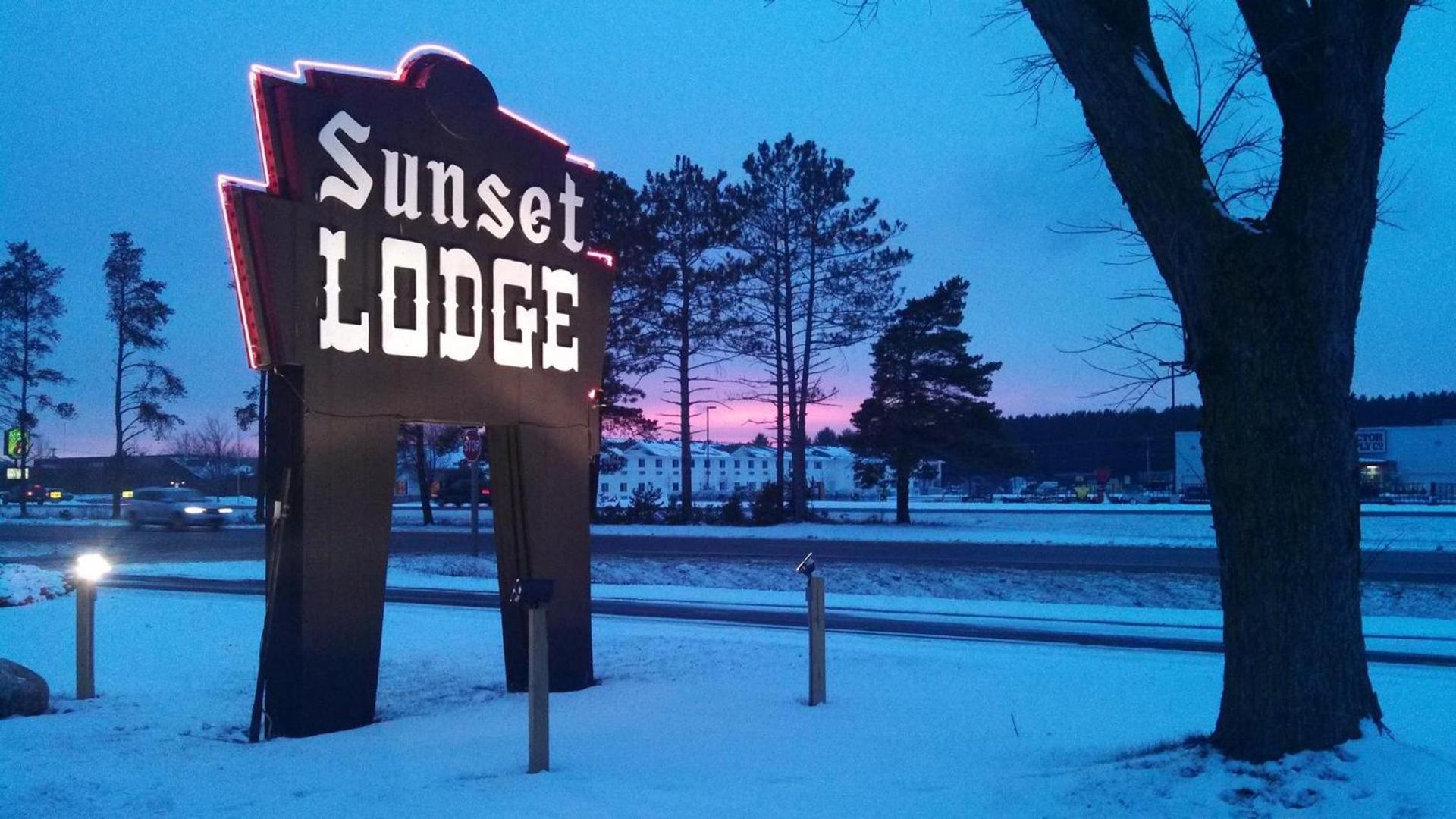 Sunset Lodge Escanaba photo 16