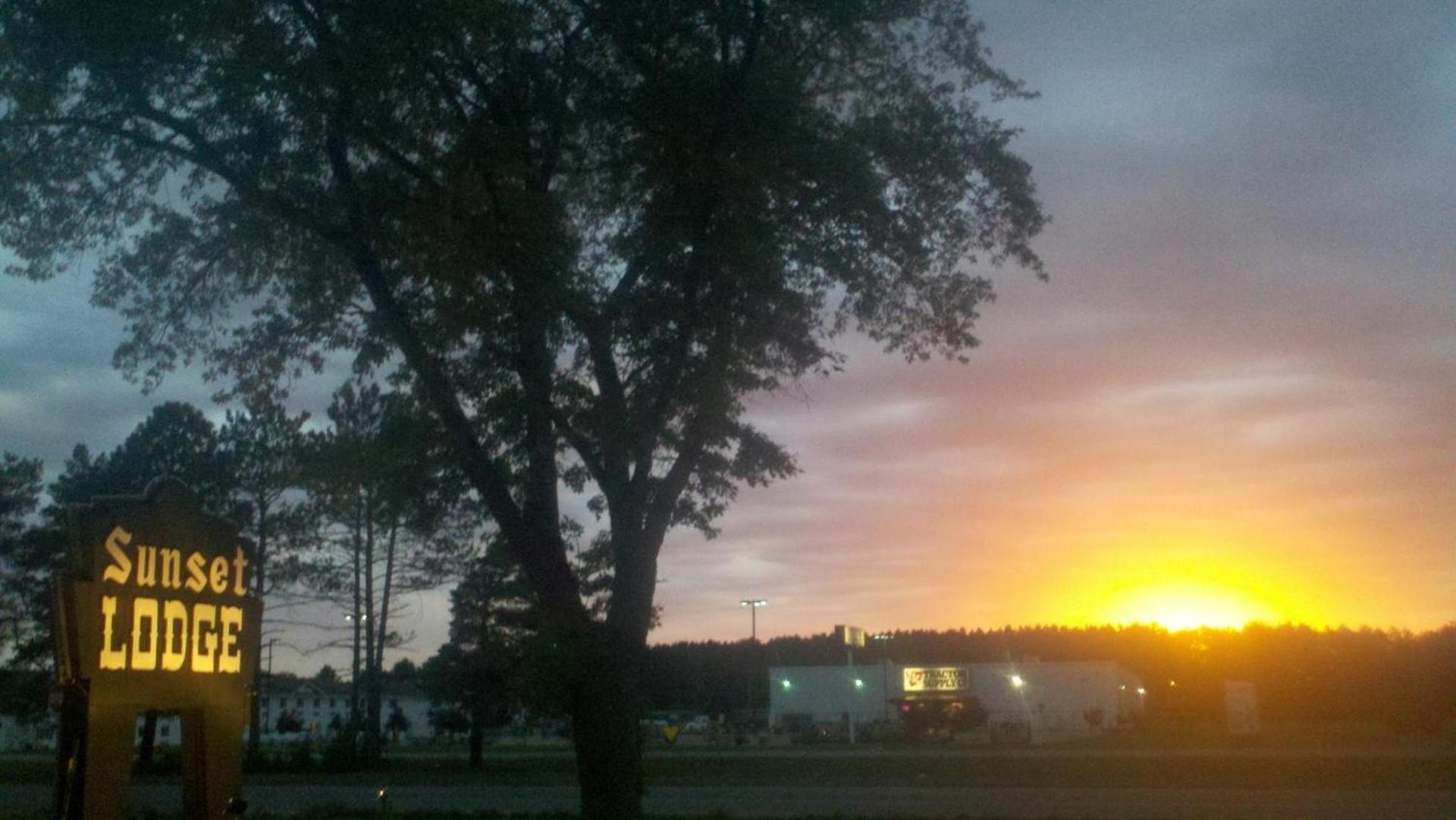 Sunset Lodge Escanaba photo 21
