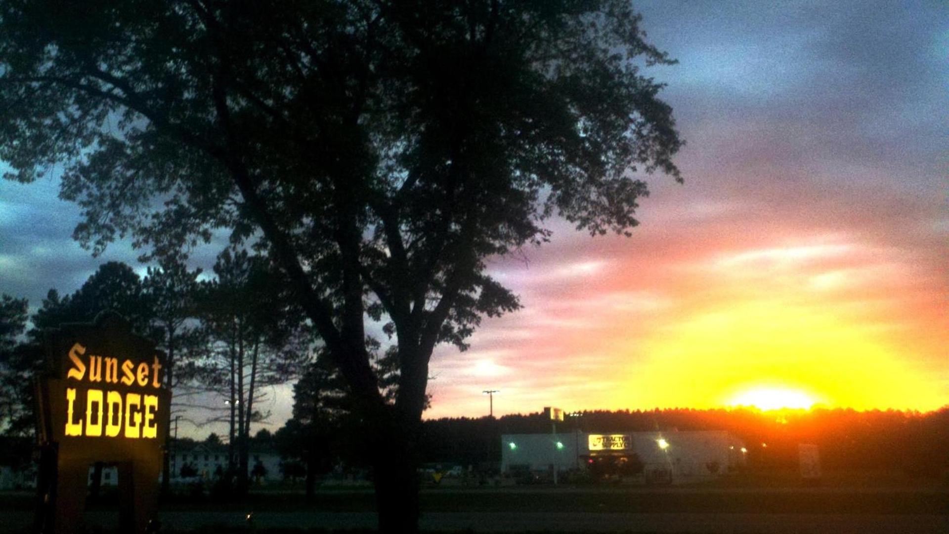 Sunset Lodge Escanaba photo 17