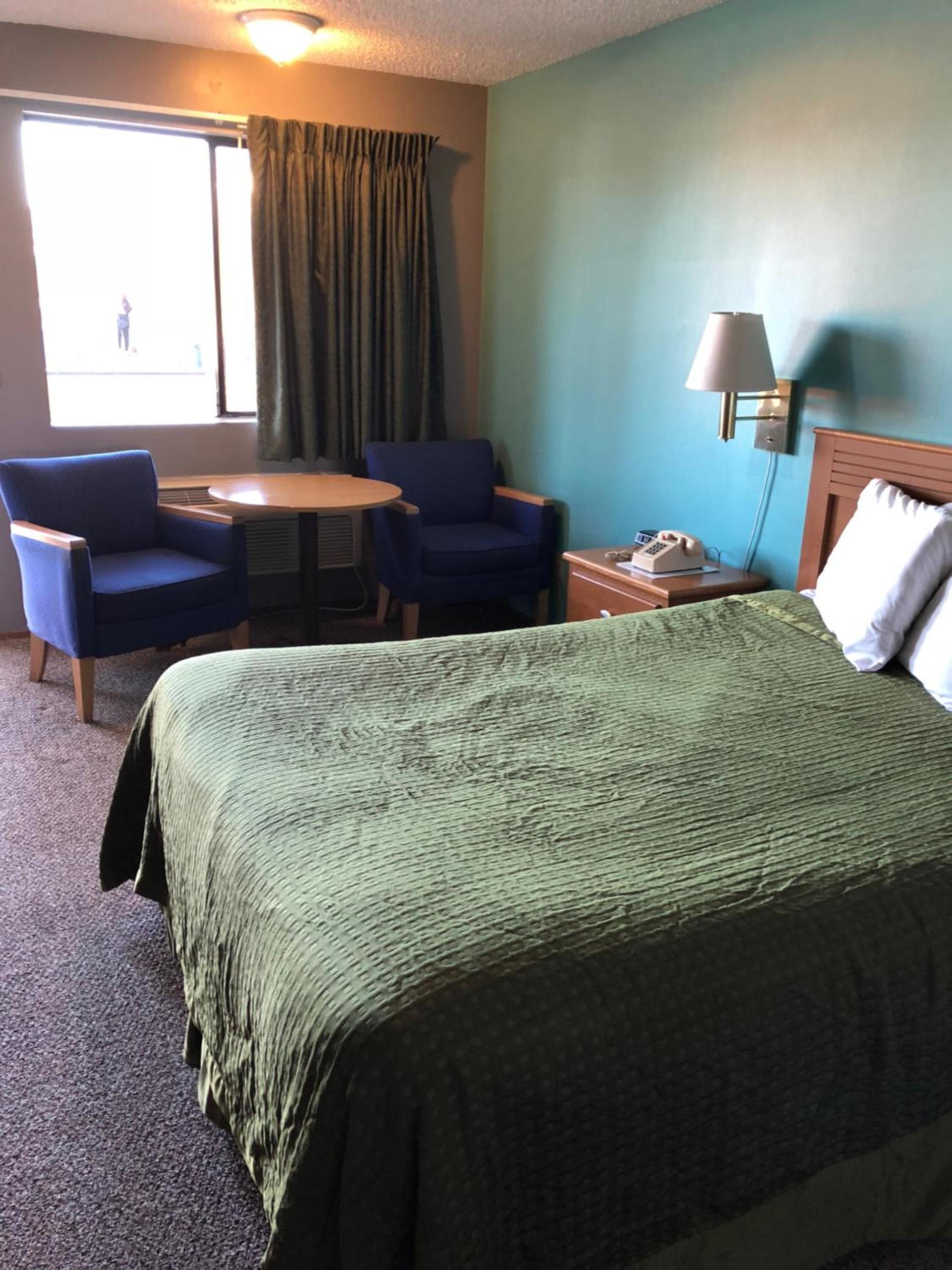 Sumner Motor Inn photo 15