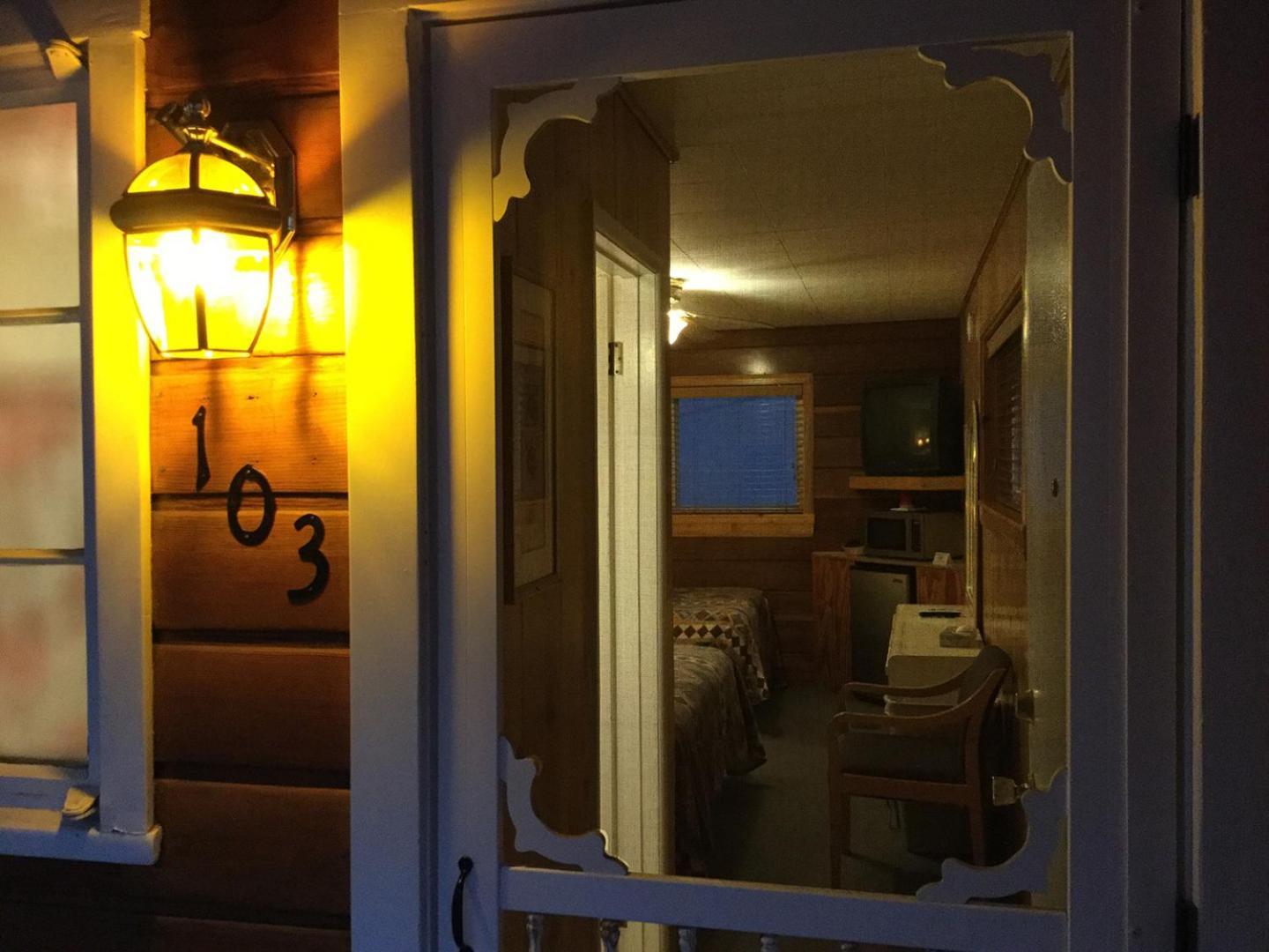 Giant Oaks Lodge photo 13