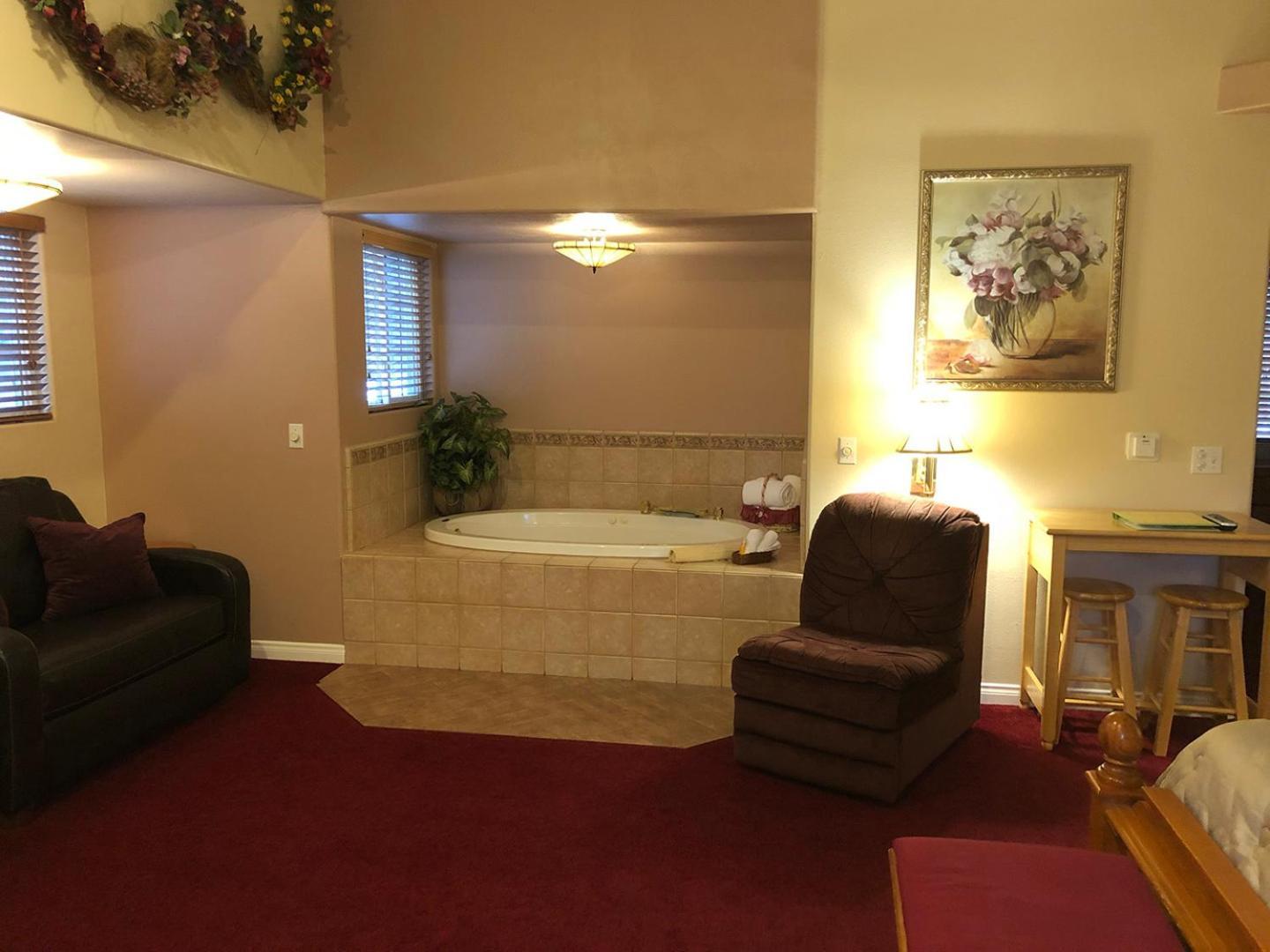 Giant Oaks Lodge photo 10
