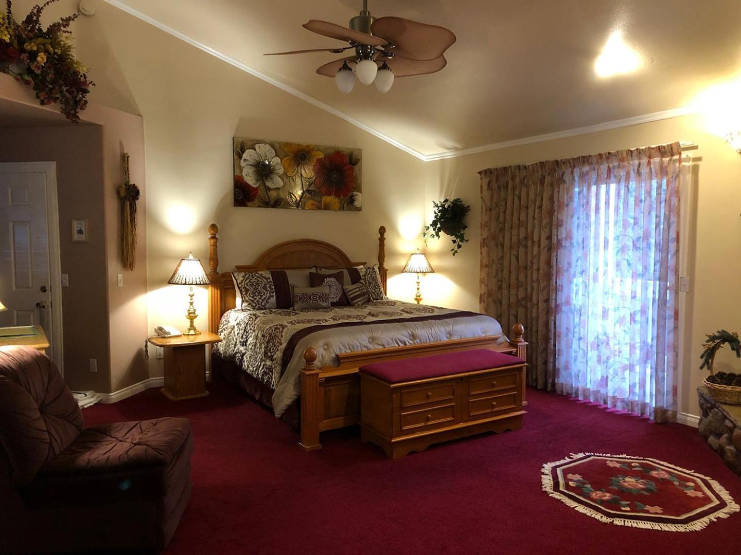 Giant Oaks Lodge photo 11