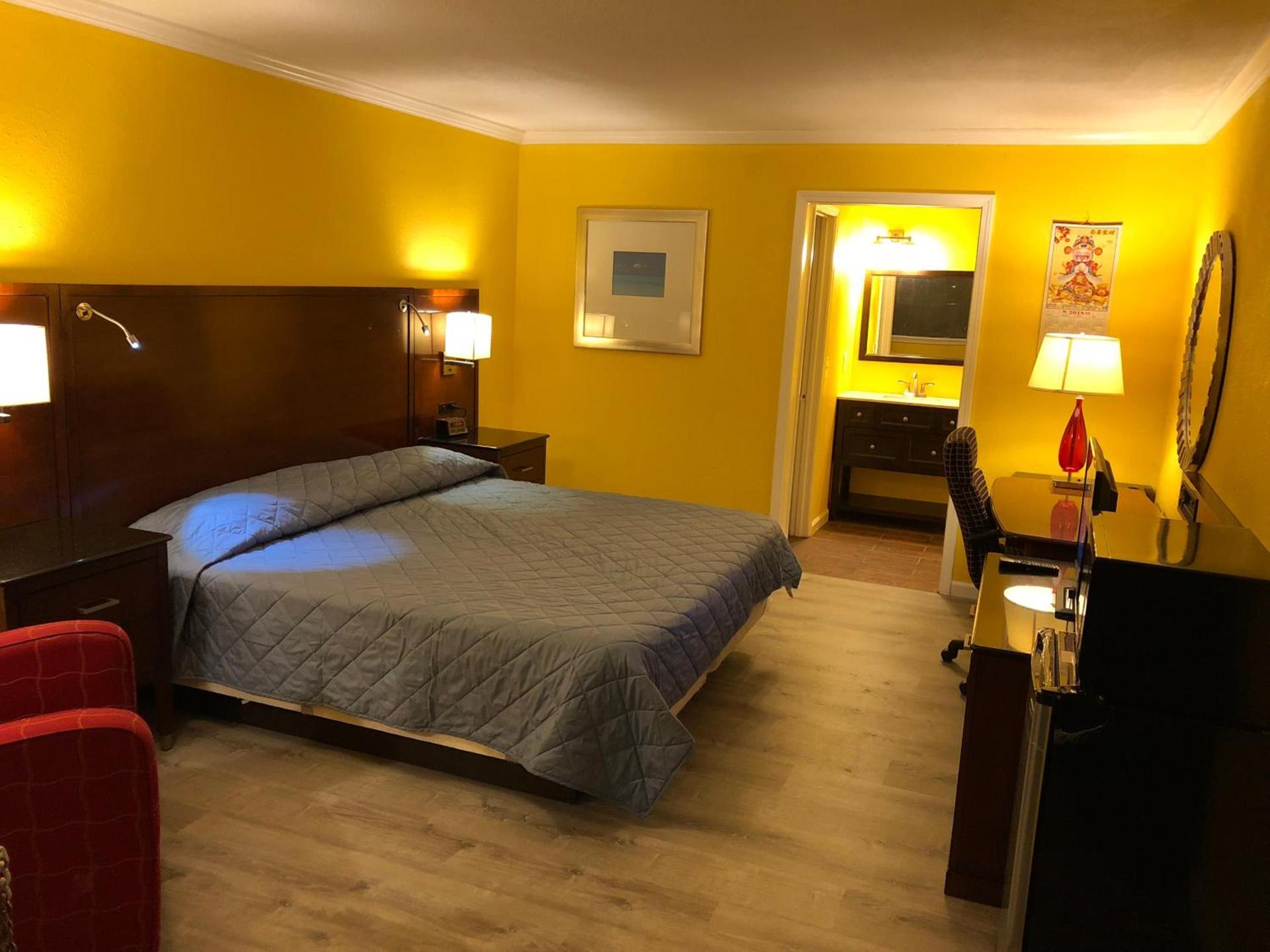 Dragon INN & Suites photo 32