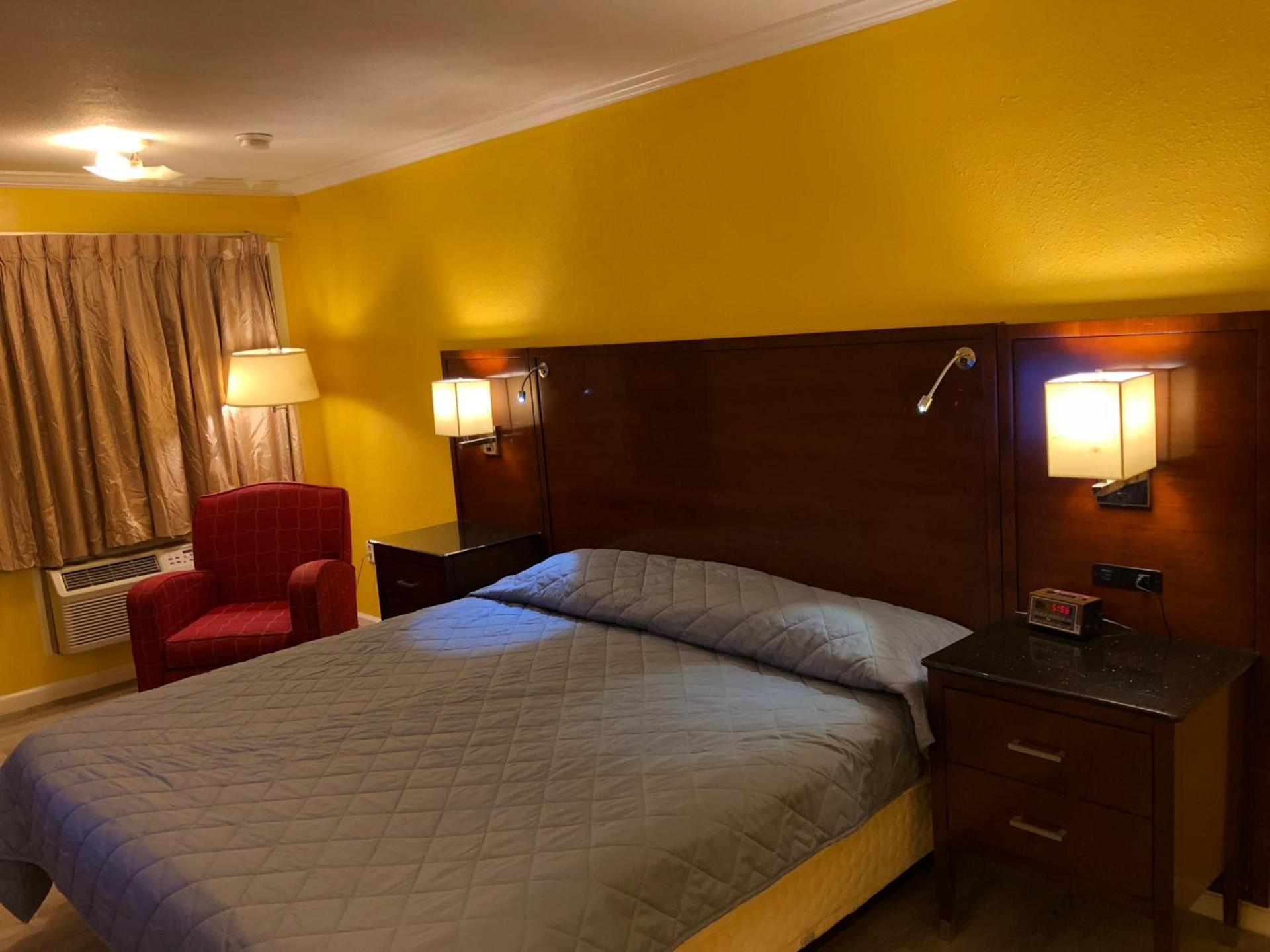Dragon INN & Suites photo 17