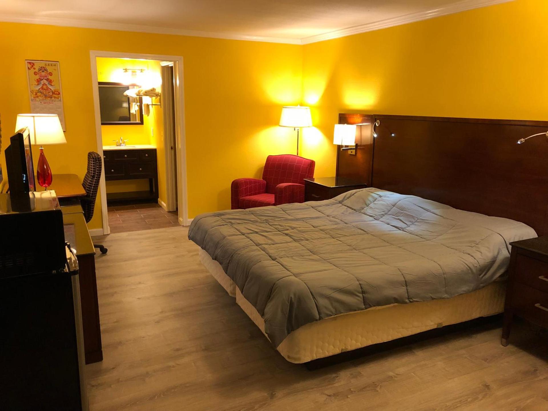 Dragon INN & Suites photo 27