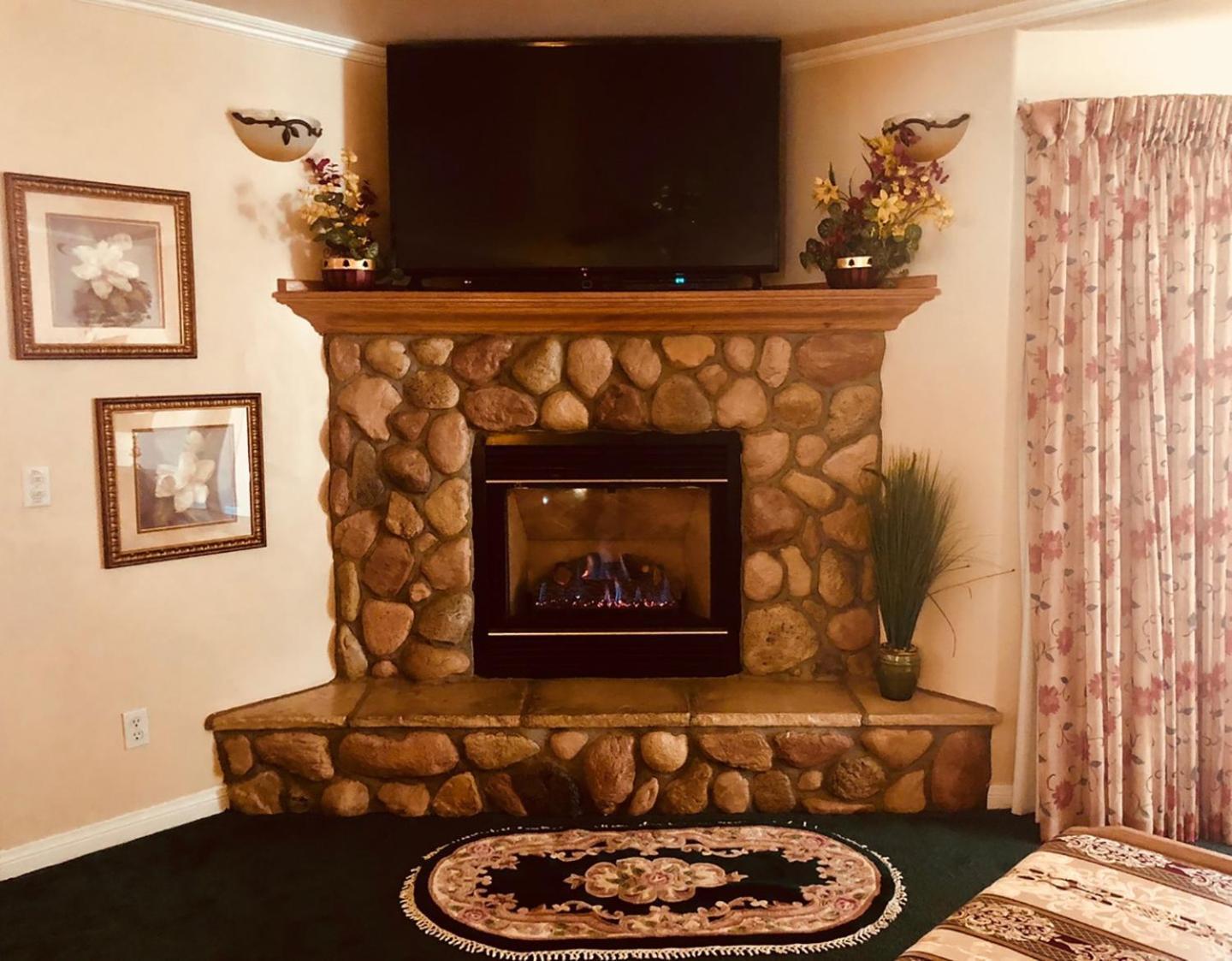 Giant Oaks Lodge photo 26