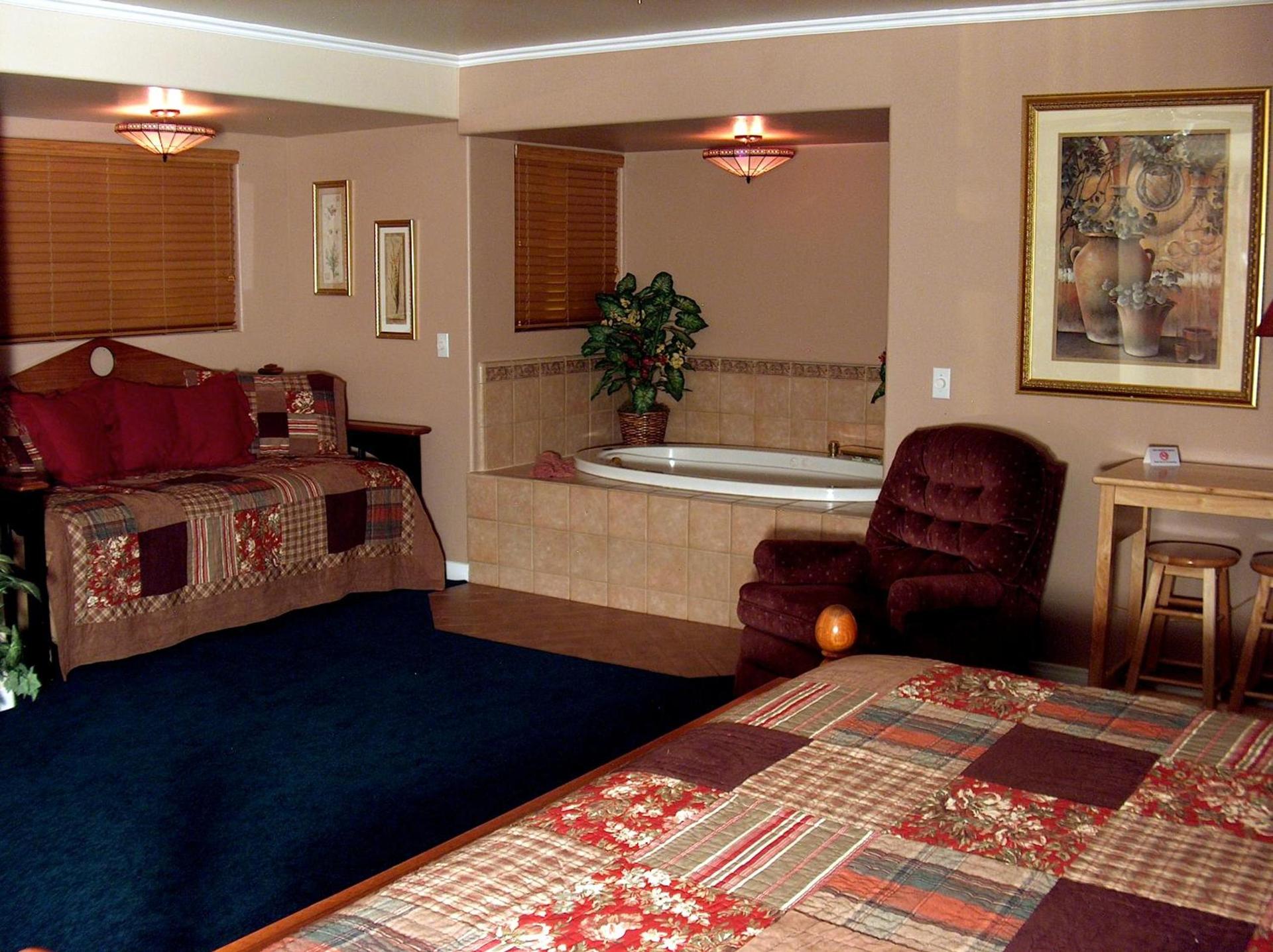 Giant Oaks Lodge photo 23