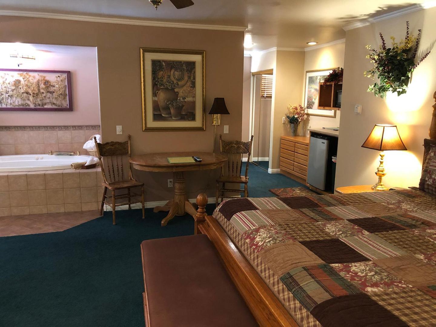 Giant Oaks Lodge photo 54