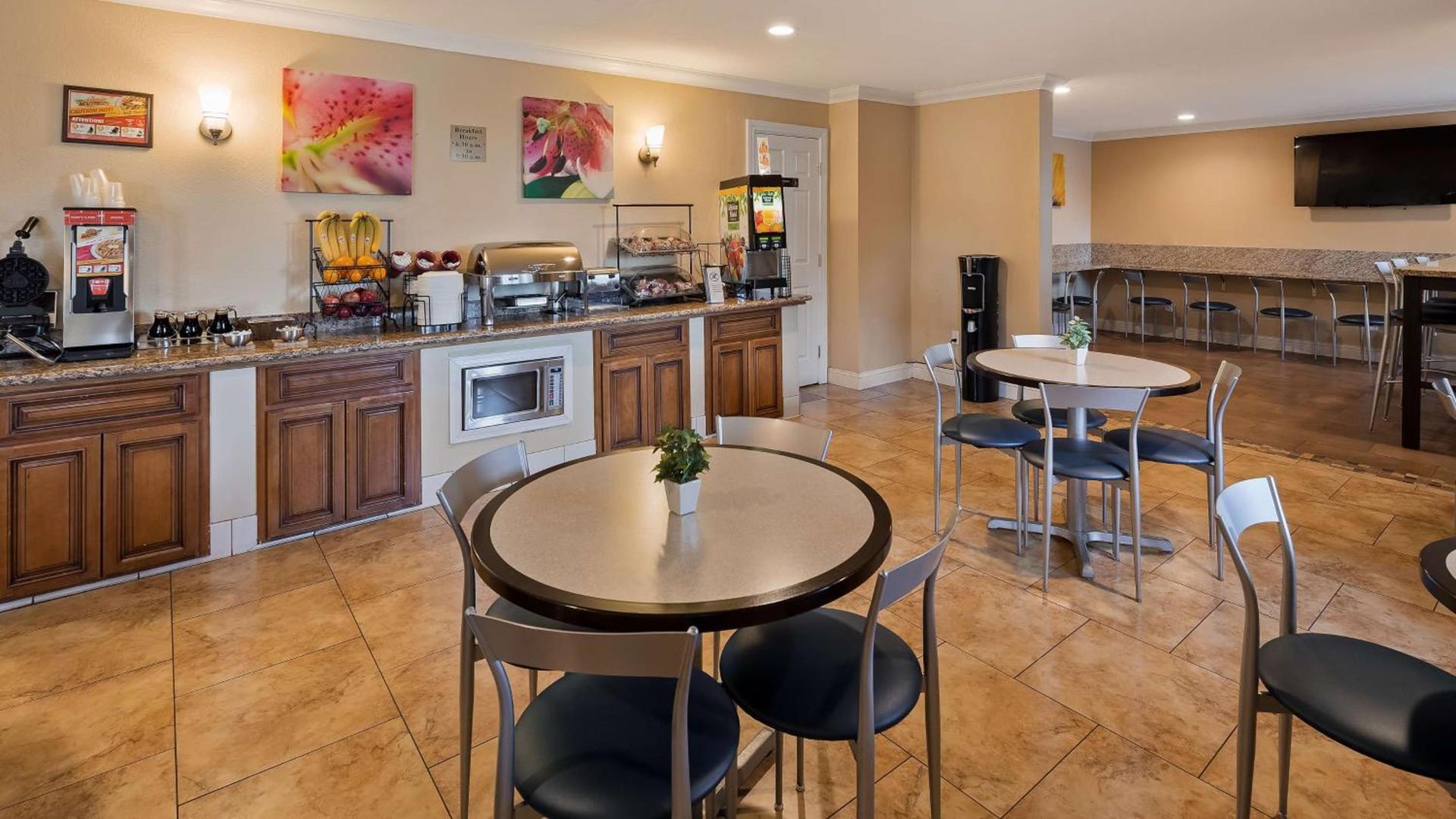Best Western Plus Pleasanton Inn photo 11