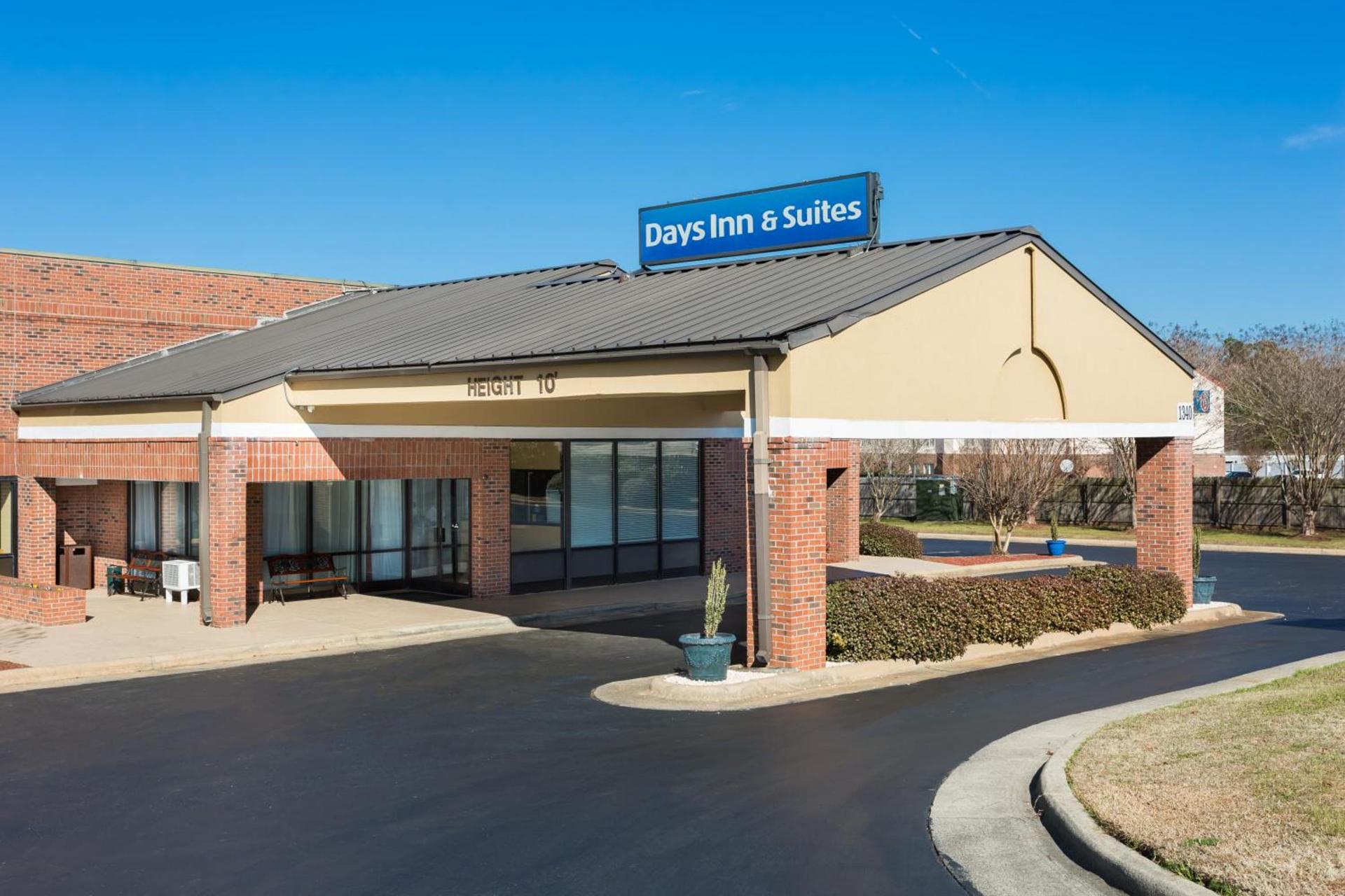 Days Inn & Suites by Wyndham Rocky Mount Golden East photo 61
