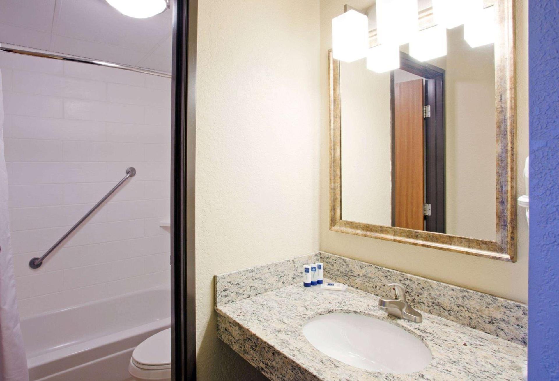 AmericInn by Wyndham Alexandria photo 18