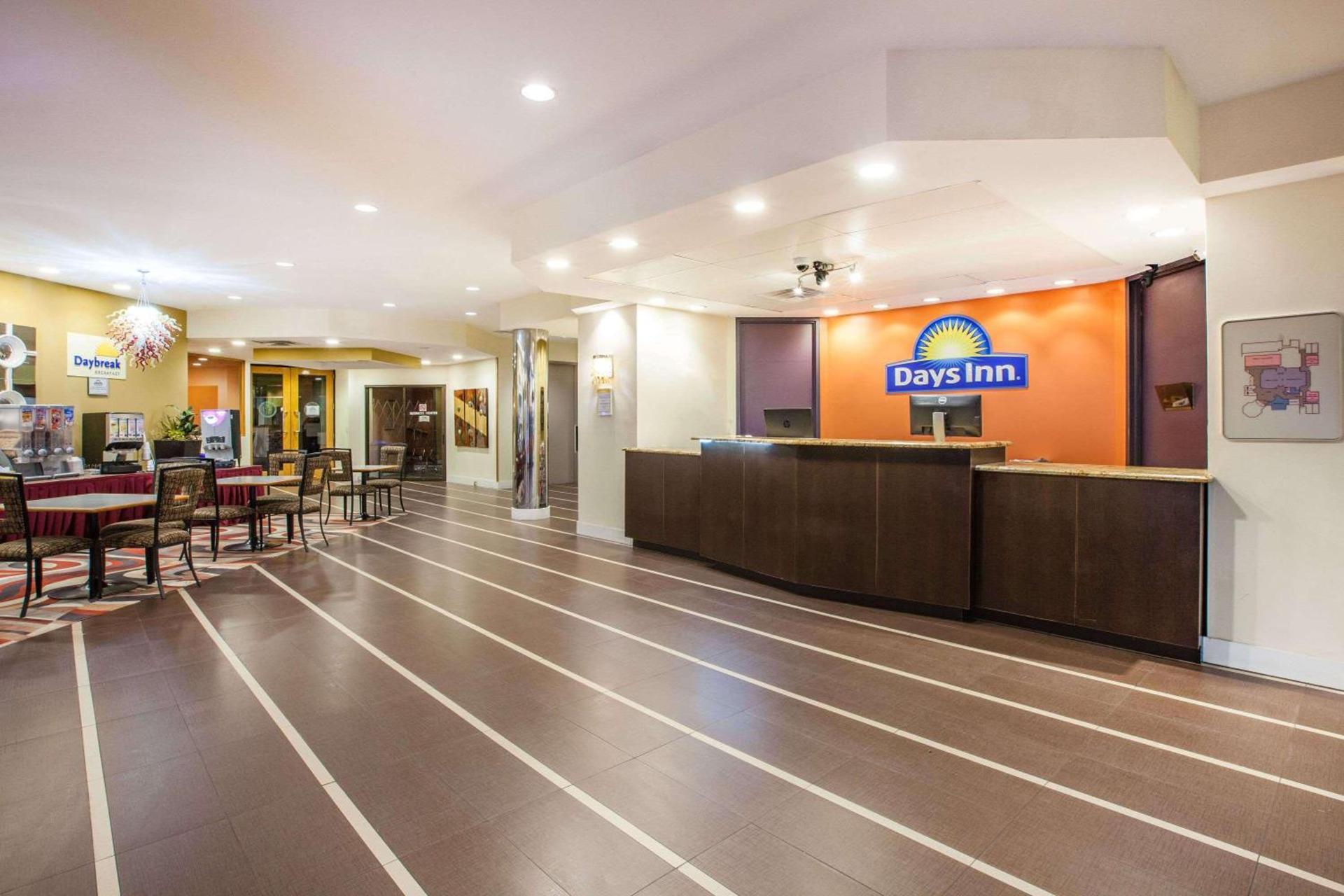 Days Inn by Wyndham Sherman photo 4