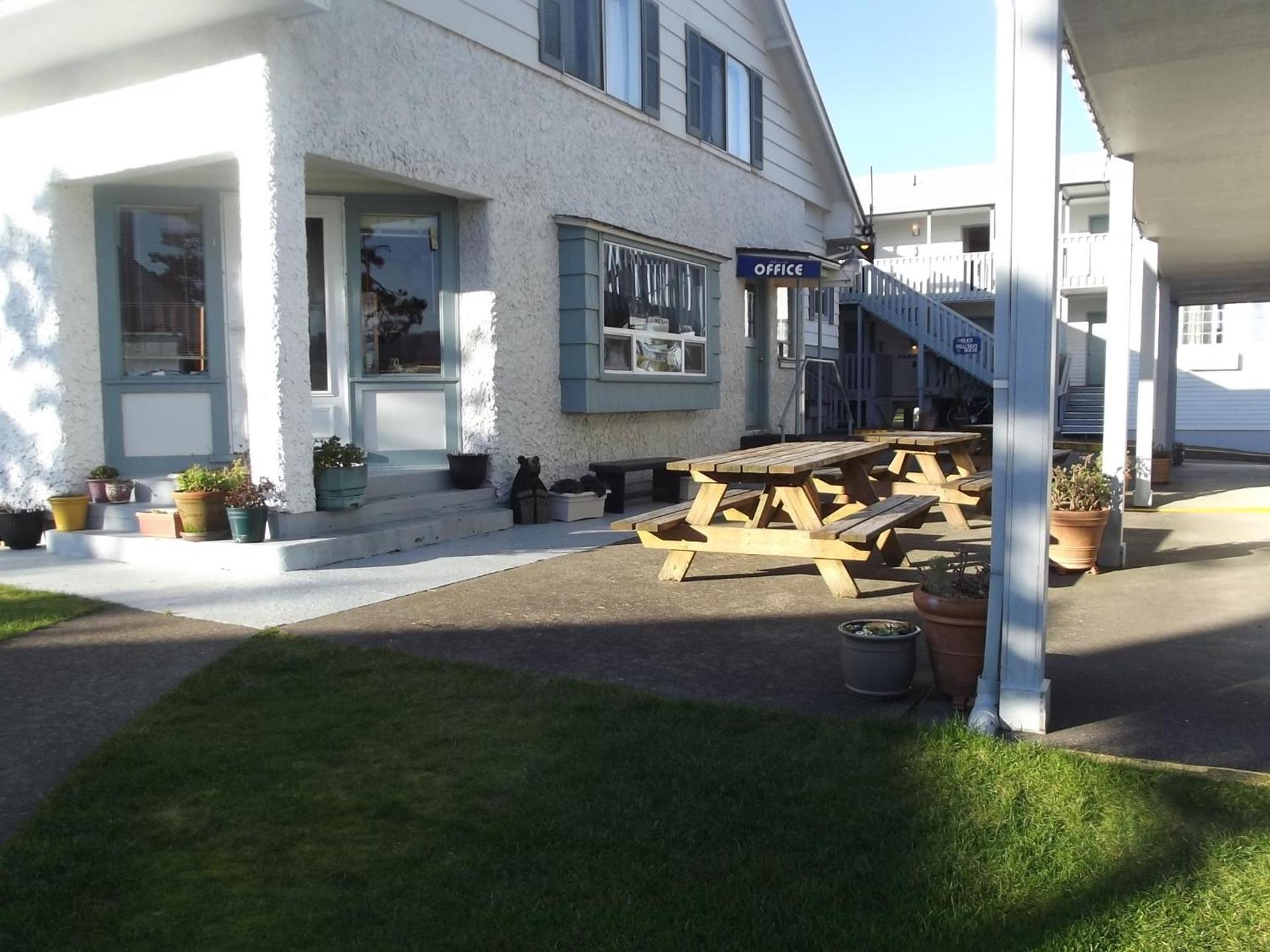 Hillcrest Inn photo 23