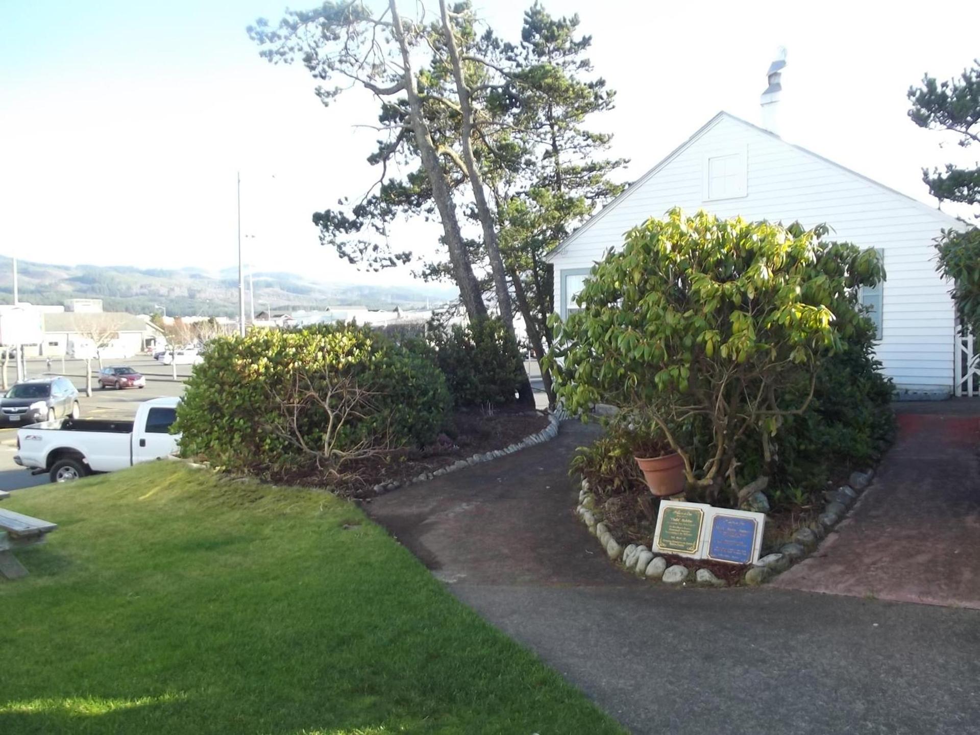 Hillcrest Inn photo 31