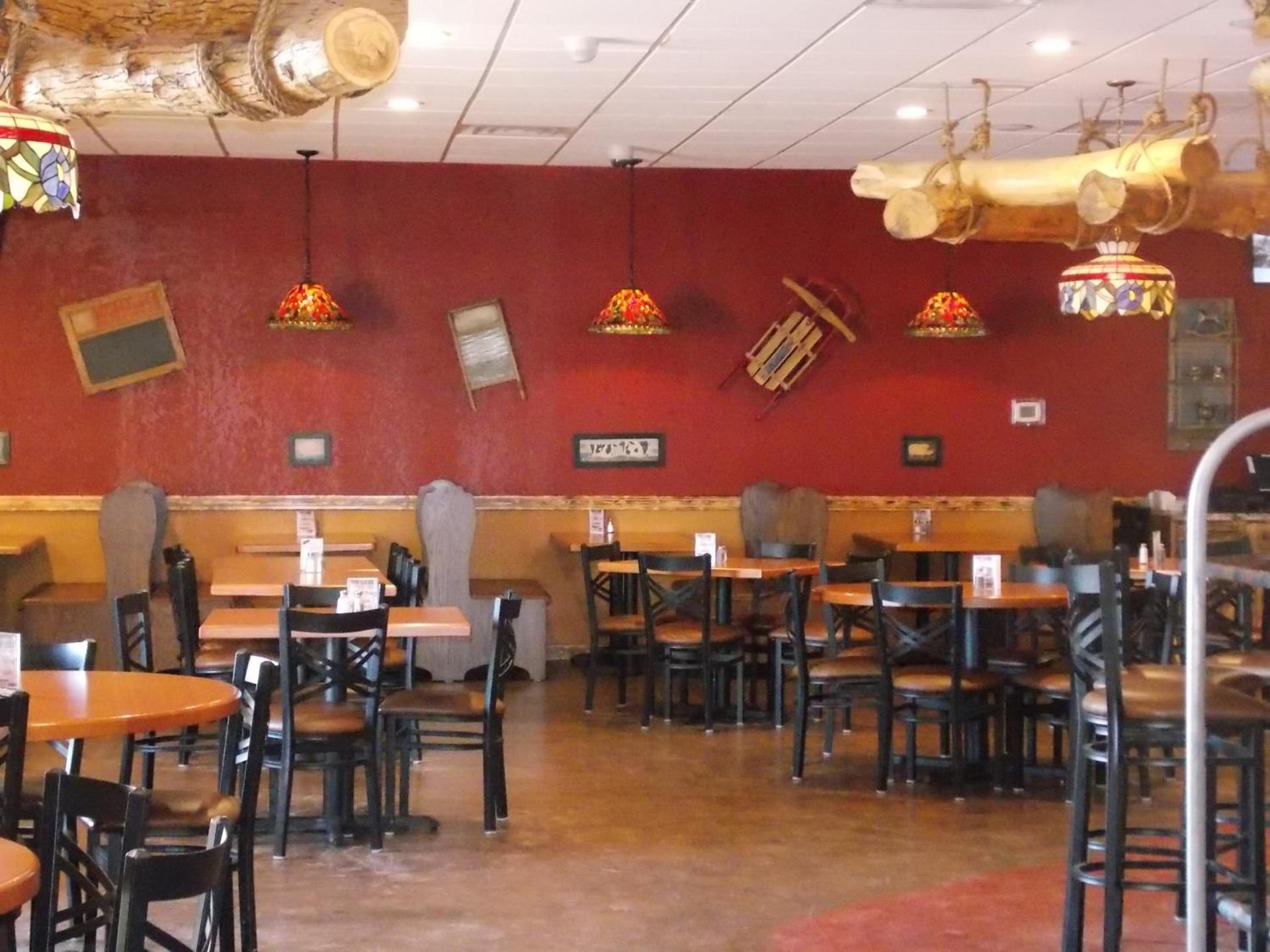 Econo Lodge Inn & Suites Brookings photo 15