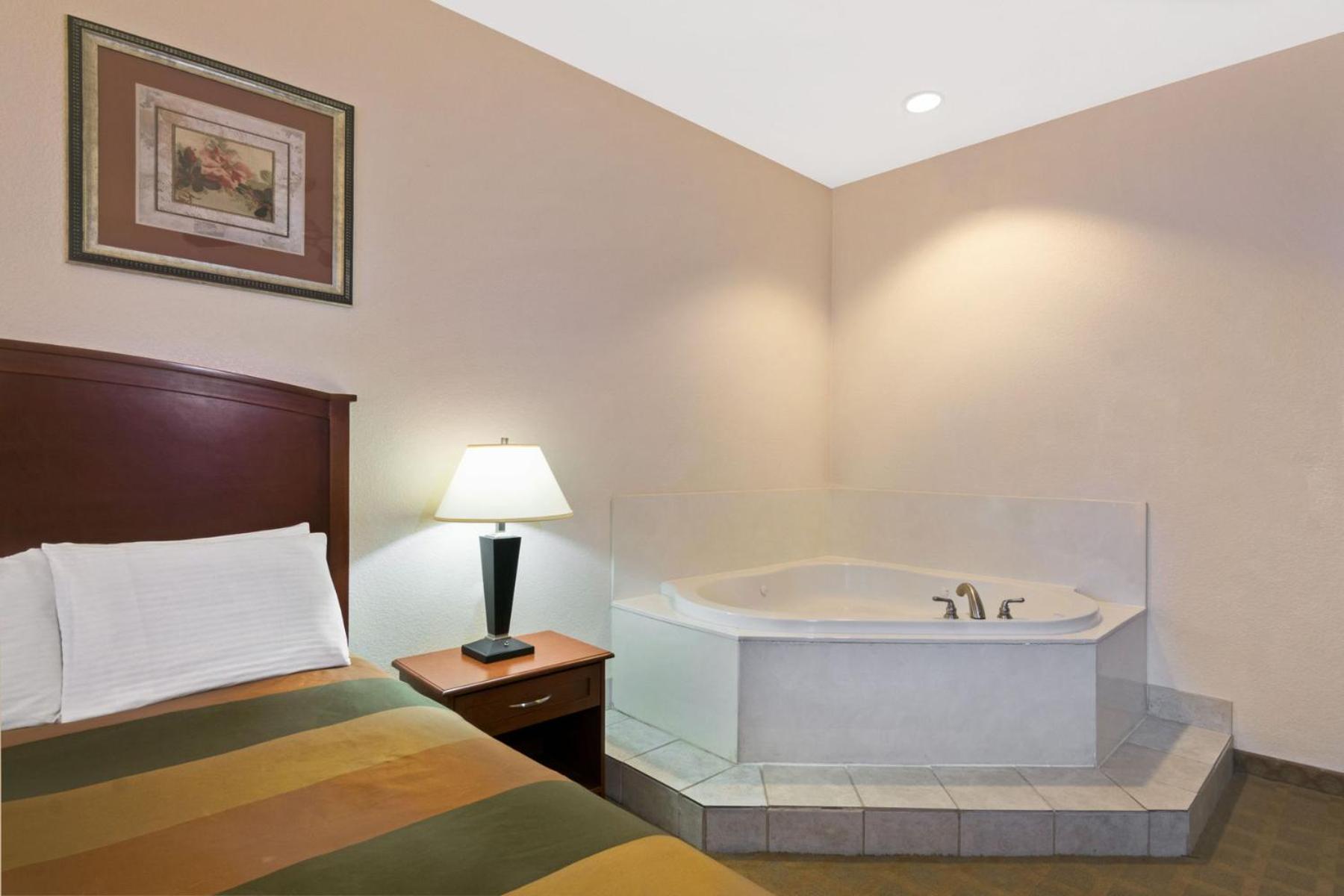 Super 8 by Wyndham Austin/Airport South photo 19