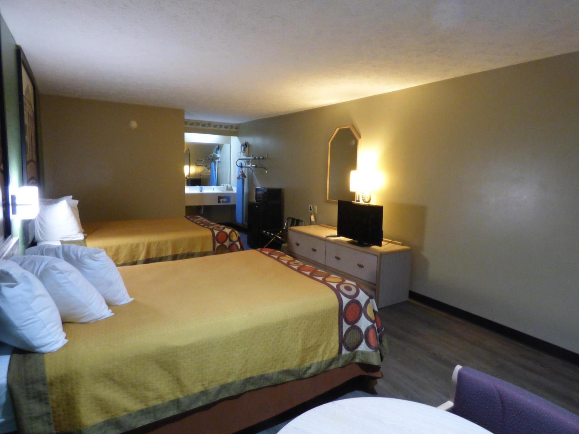 Super 8 by Wyndham Kosciusko photo 22