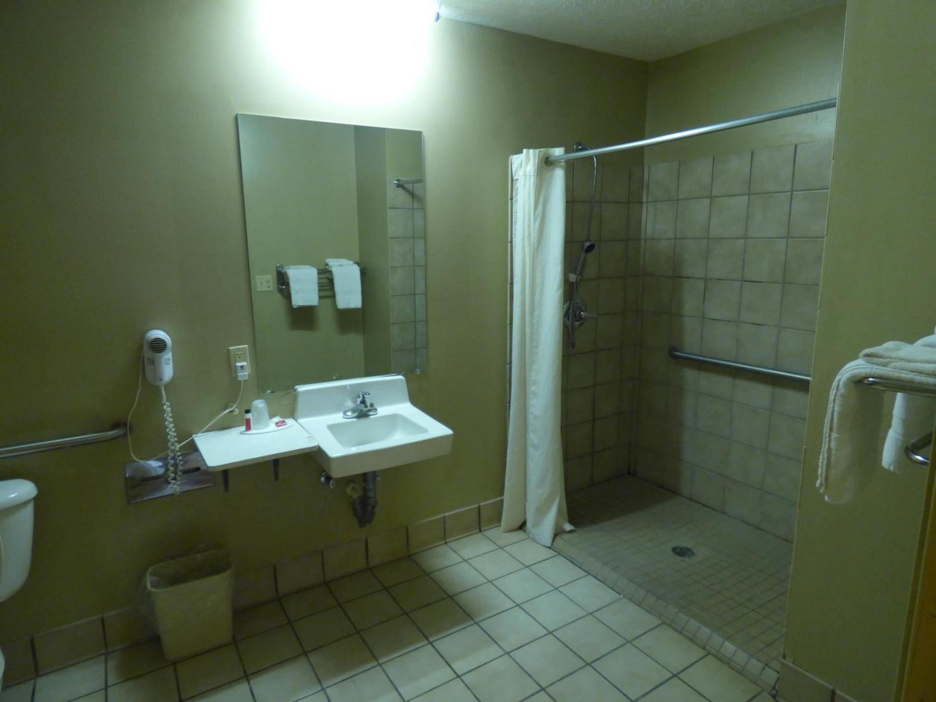 Super 8 by Wyndham Kosciusko photo 18