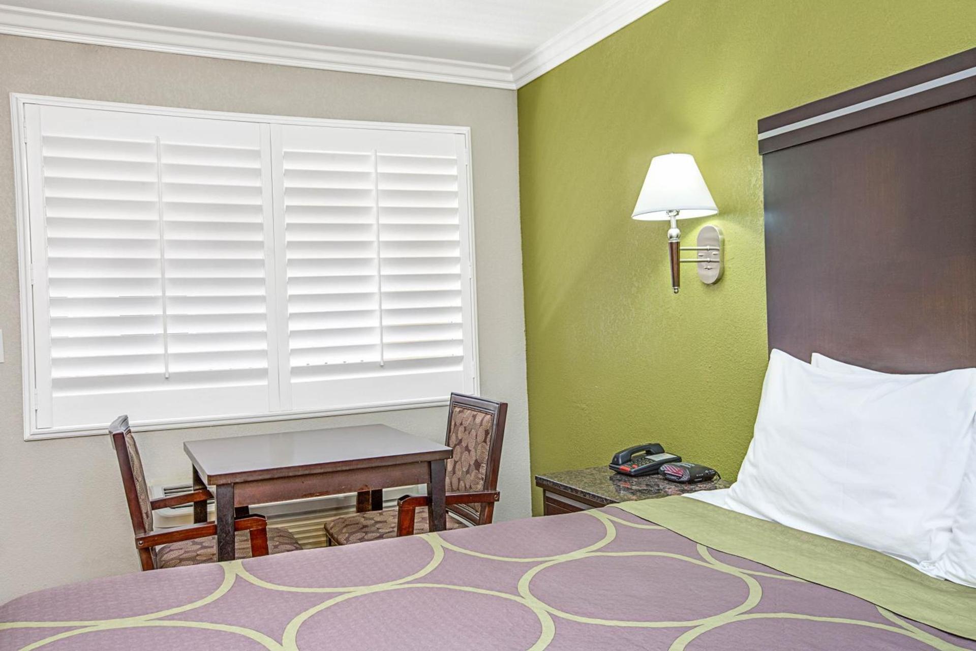 Super 8 by Wyndham Inglewood/LAX/LA Airport photo 39