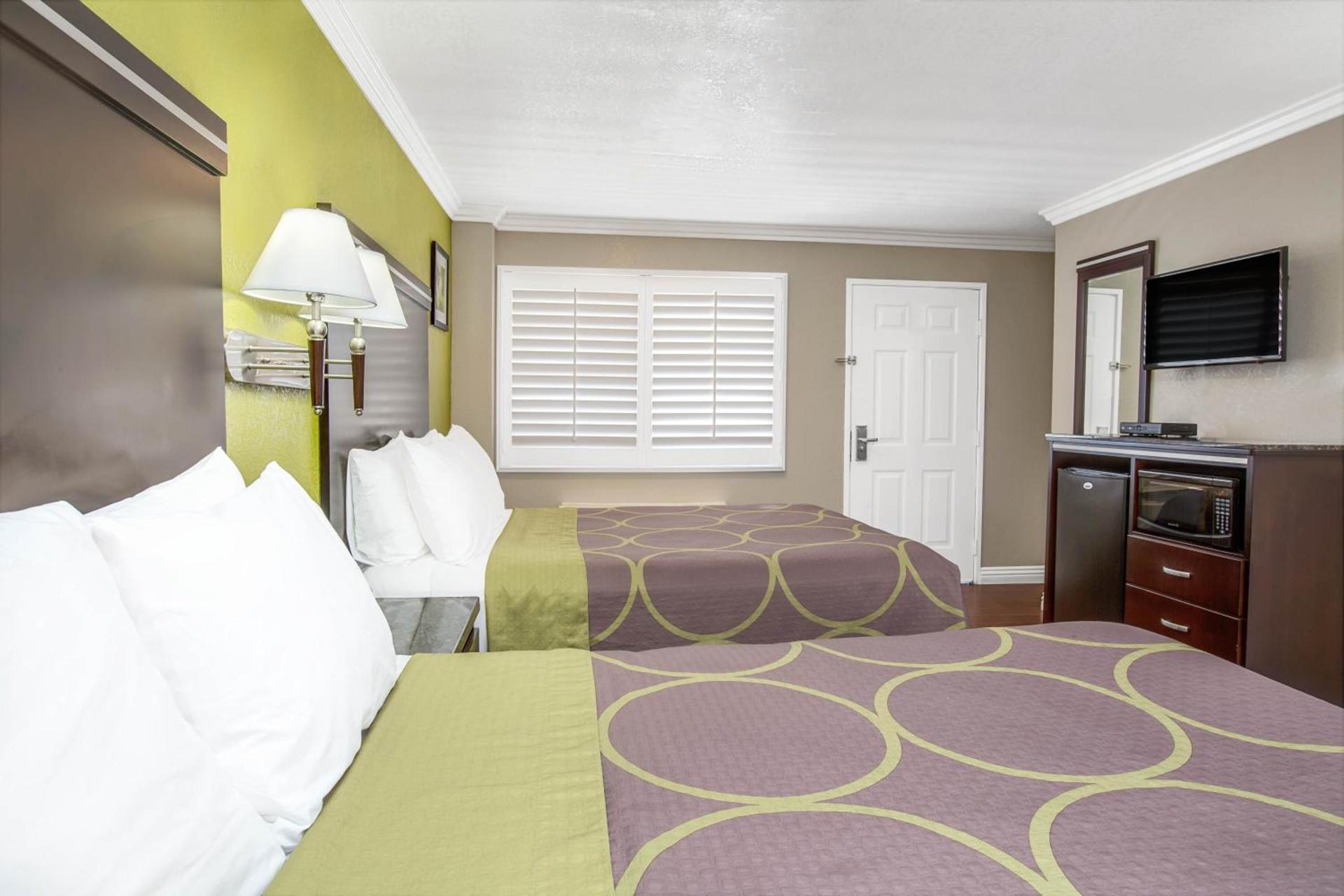 Super 8 by Wyndham Inglewood/LAX/LA Airport photo 42