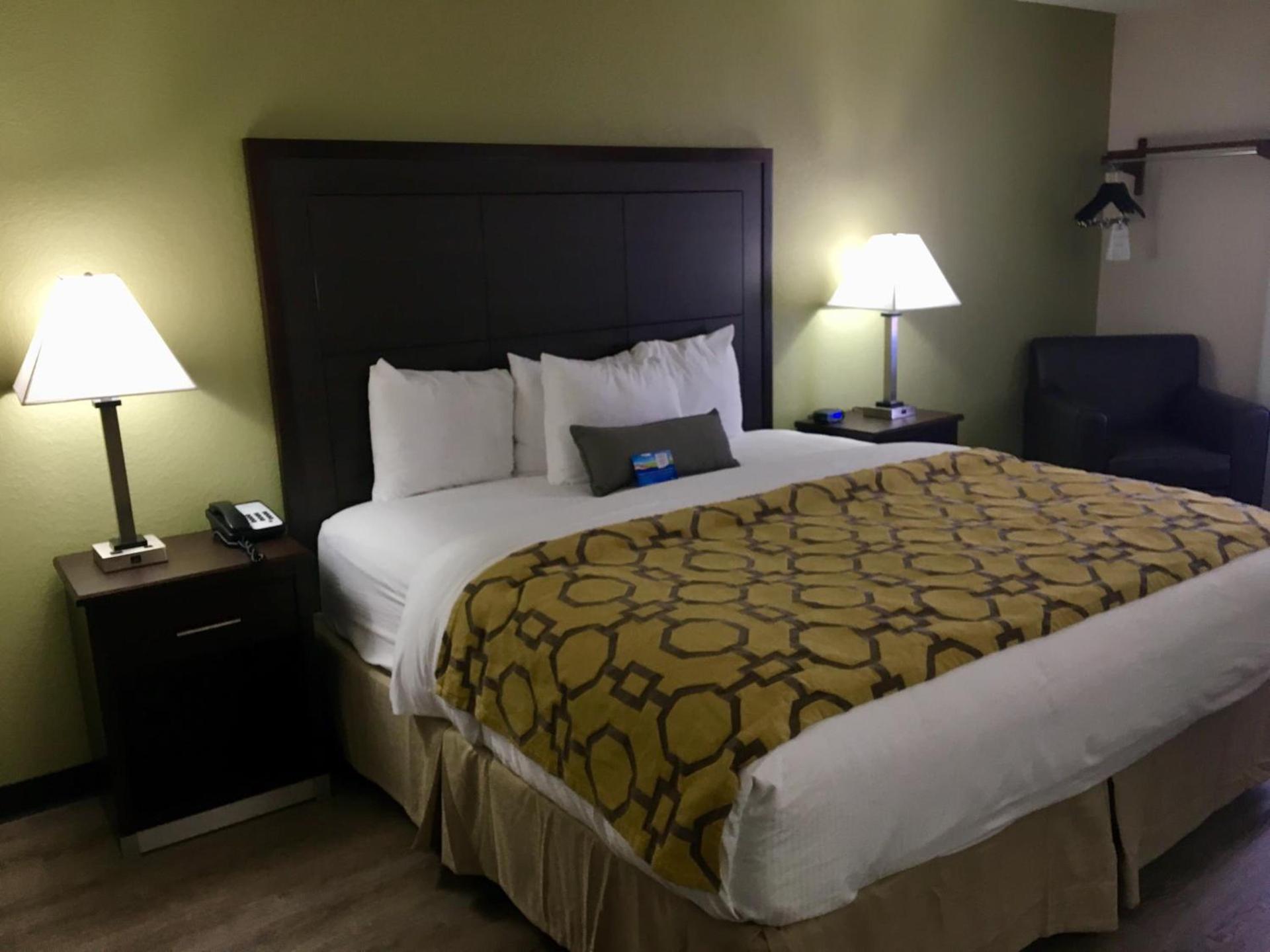 Baymont by Wyndham Phoenix I-10 near 51st Ave photo 16