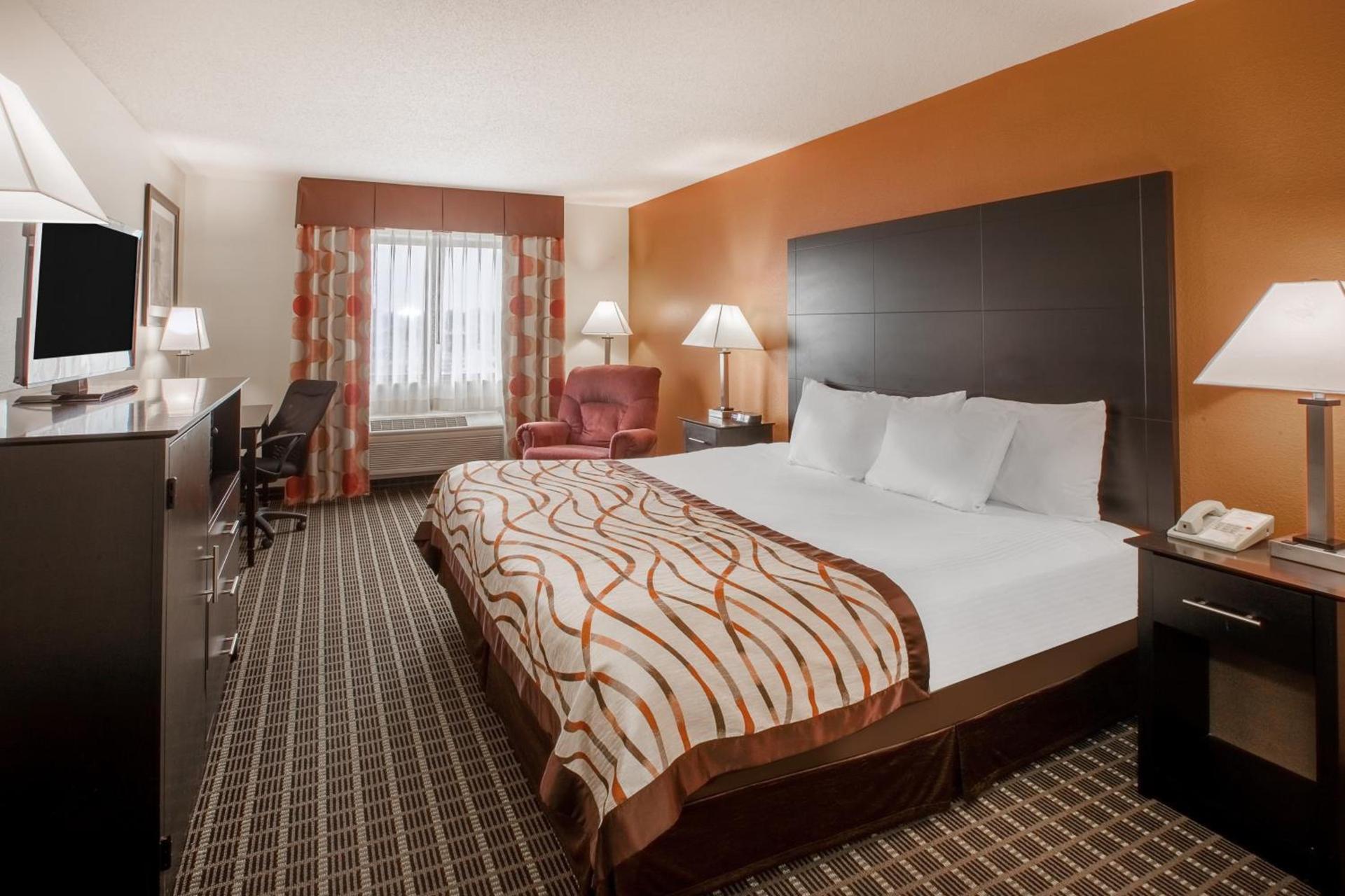 Baymont by Wyndham South Haven photo 17