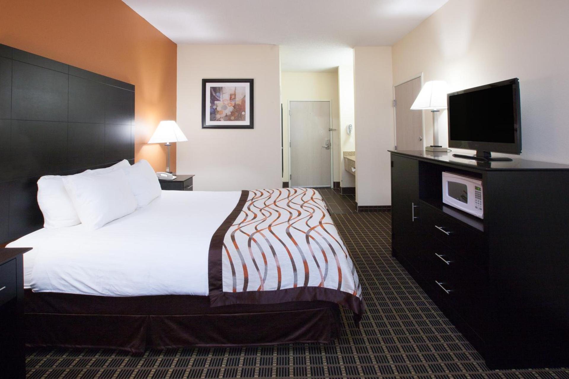 Baymont by Wyndham South Haven photo 14