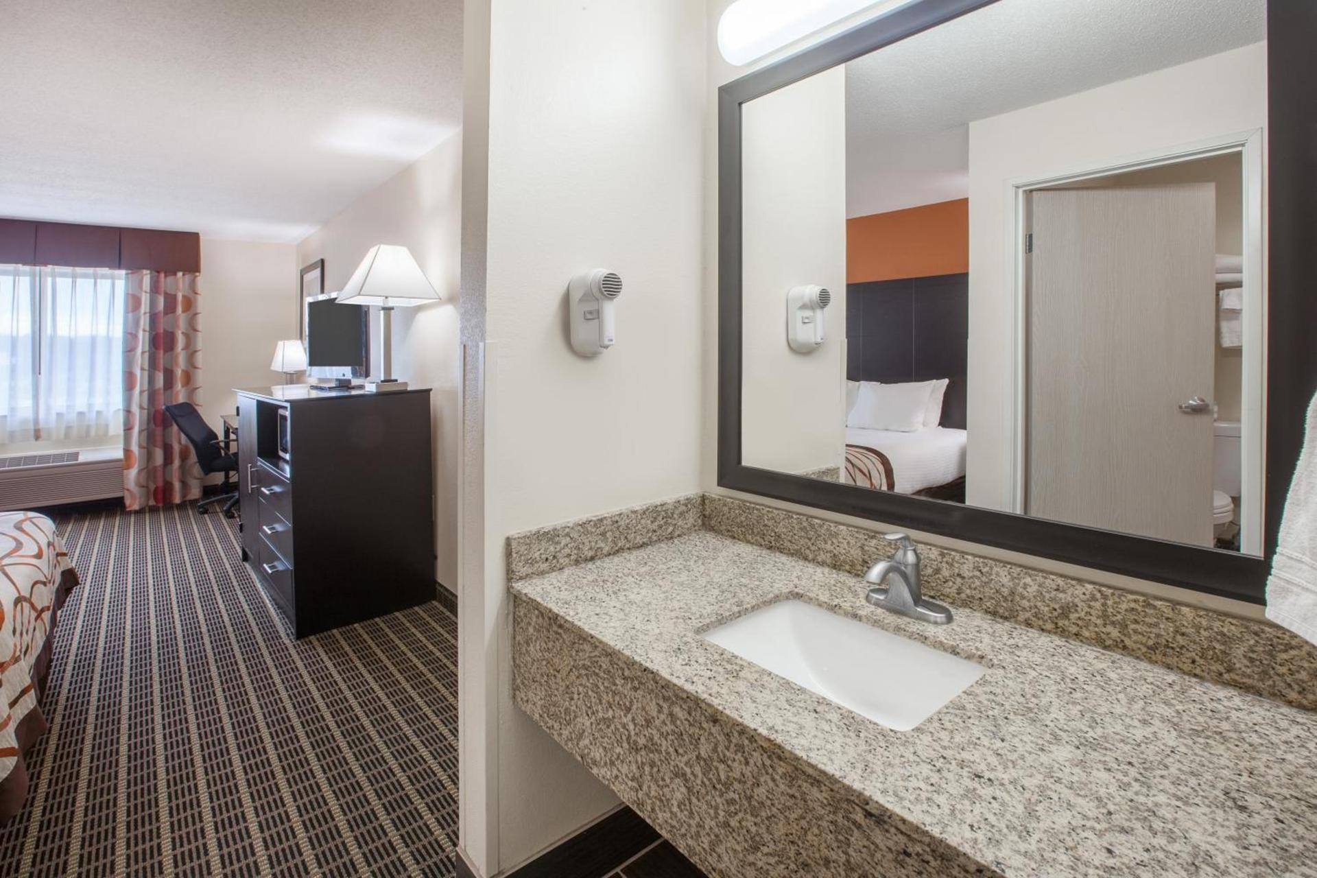 Baymont by Wyndham South Haven photo 15