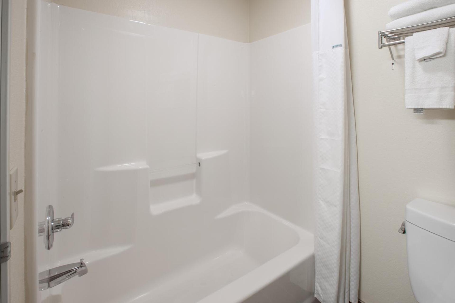 Baymont by Wyndham South Haven photo 12