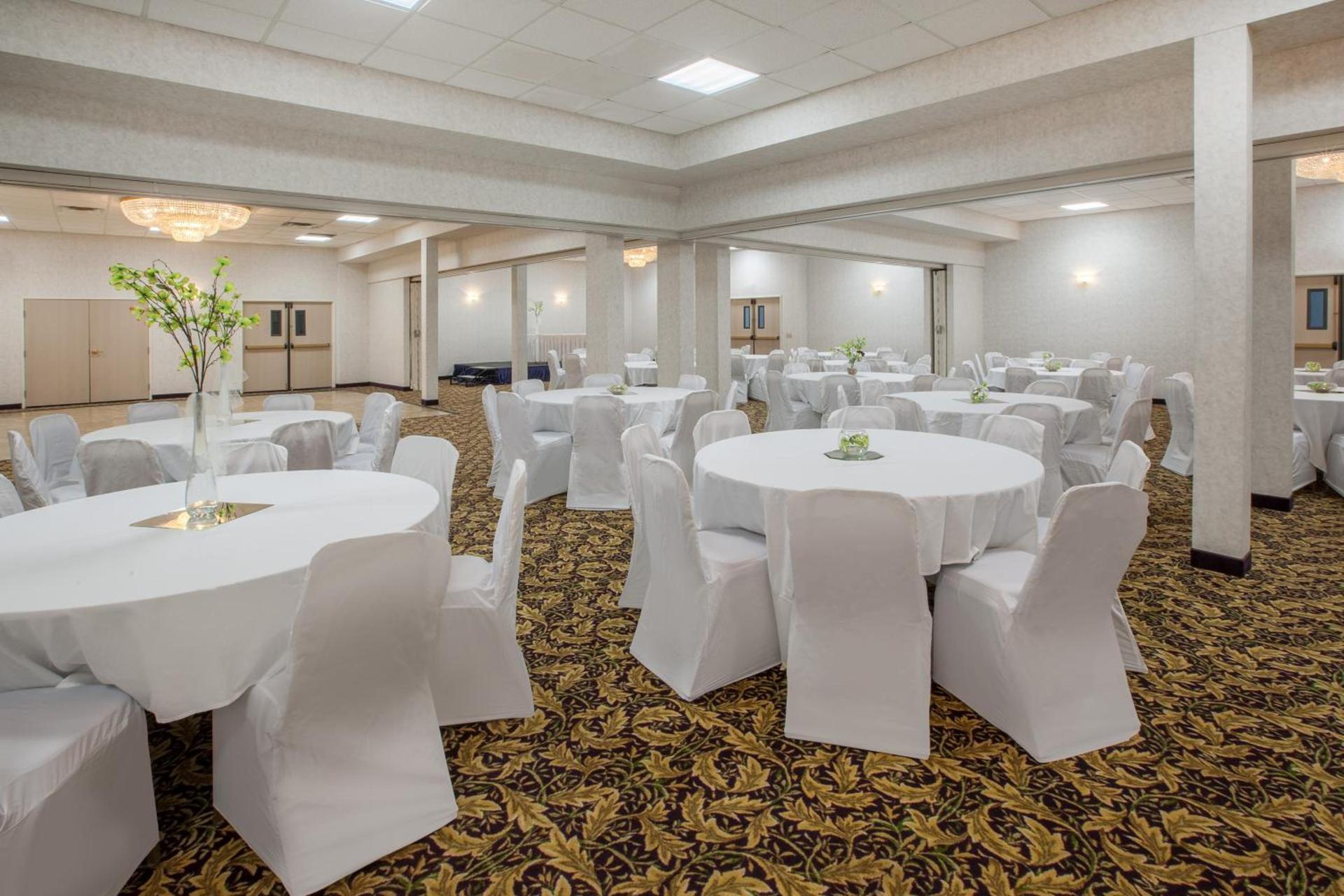 Baymont by Wyndham South Haven photo 11