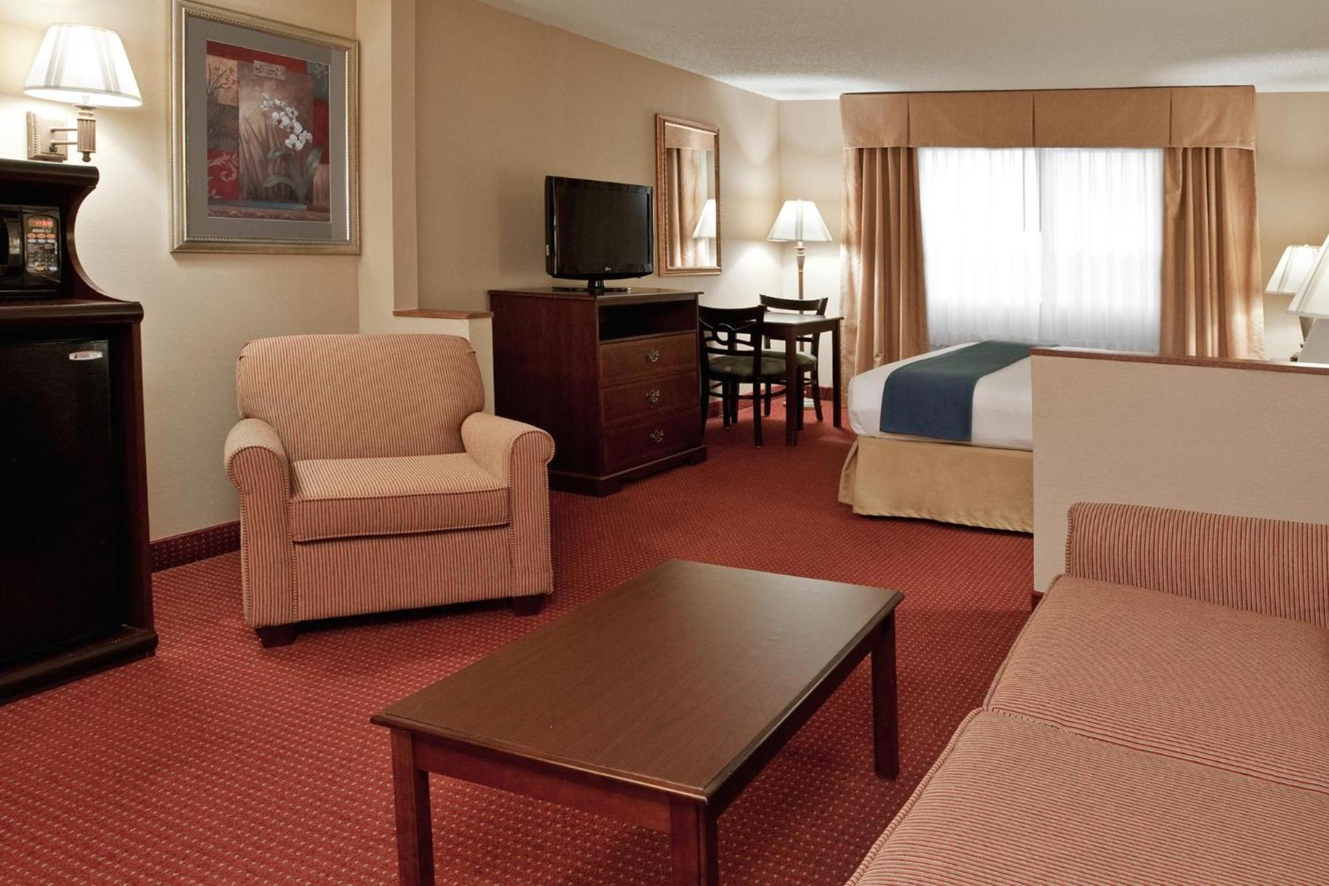 Holiday Inn Express Mt. Vernon by IHG photo 22