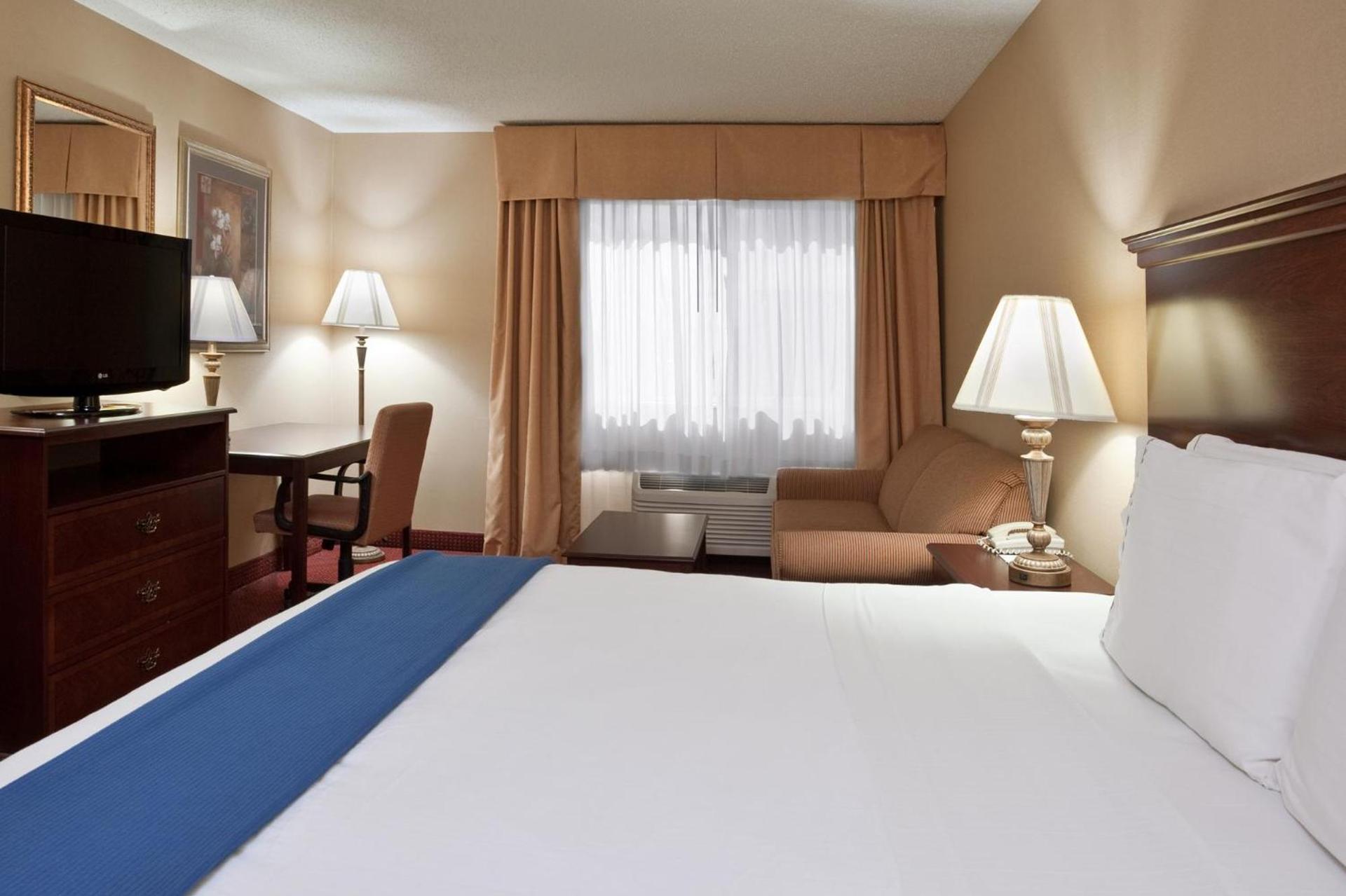 Holiday Inn Express Mt. Vernon by IHG photo 23