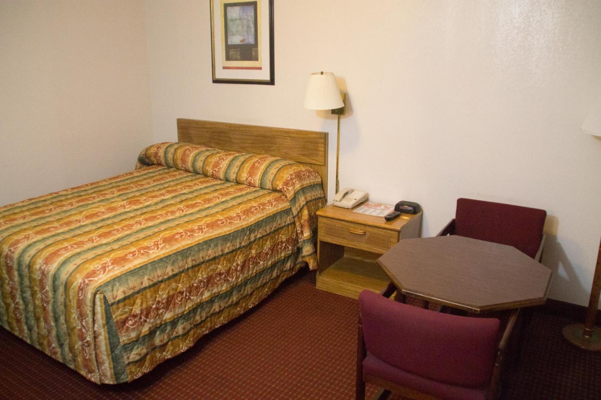 Tazewell Motor Lodge photo 20