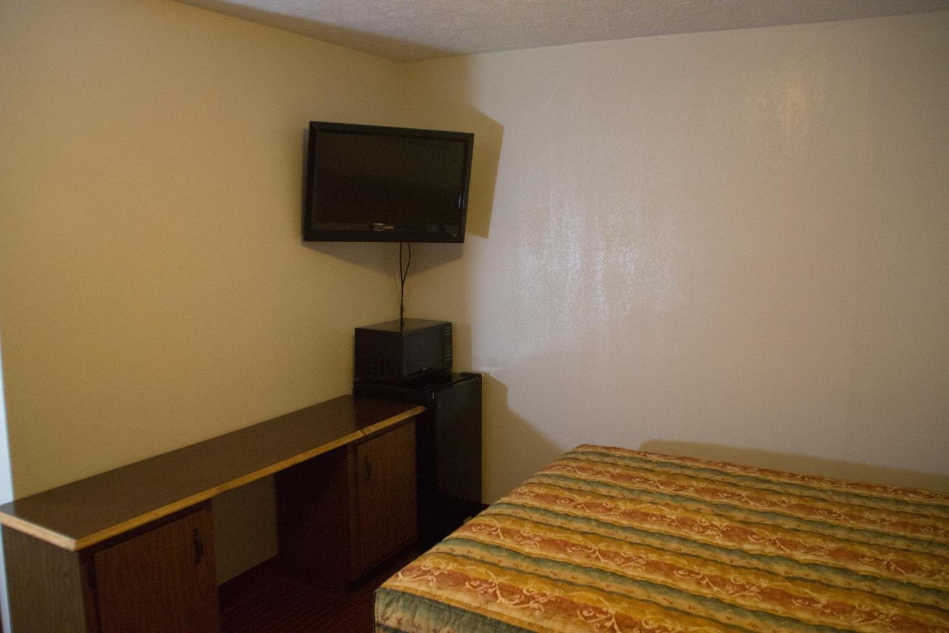 Tazewell Motor Lodge photo 19