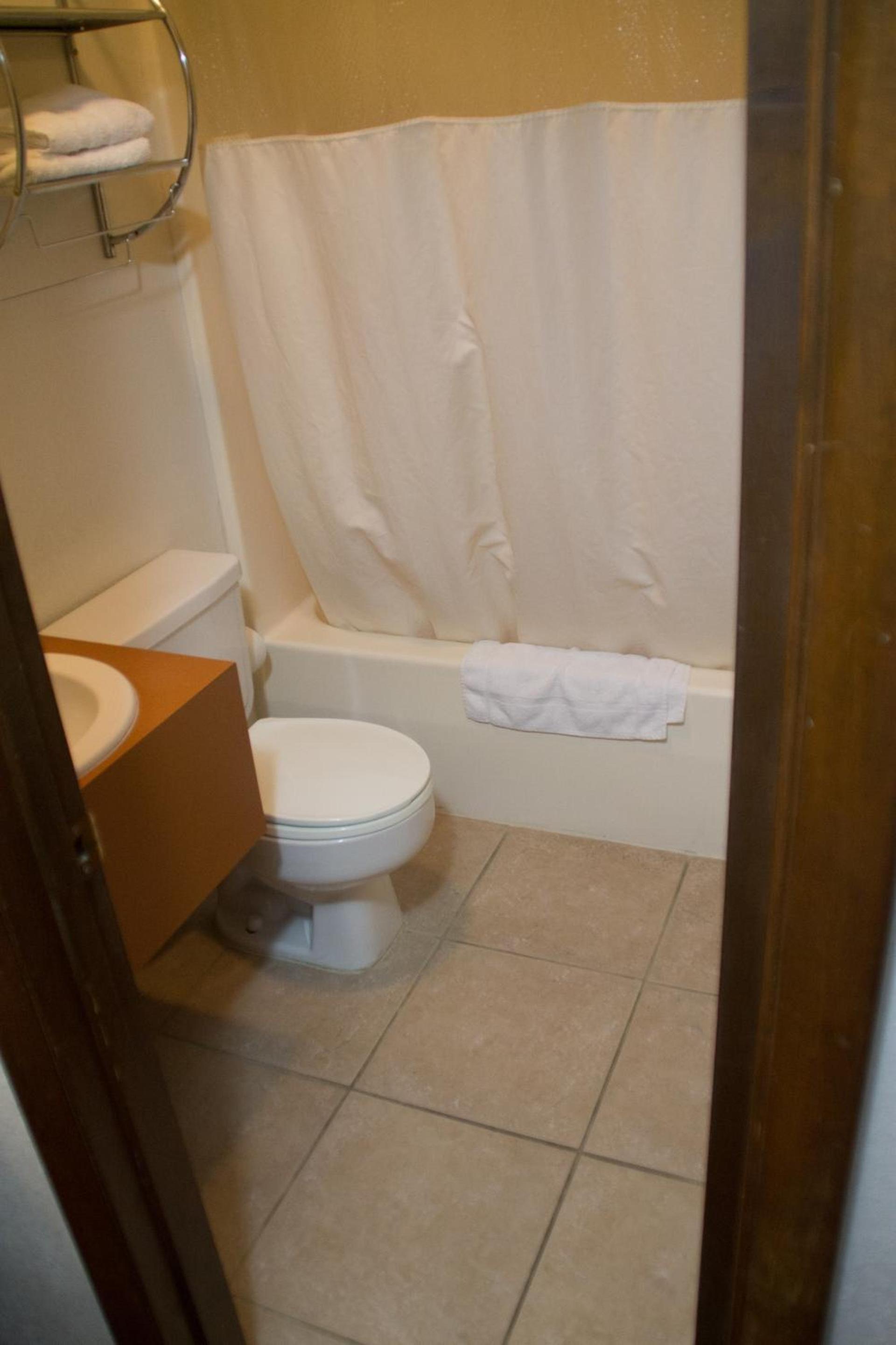 Tazewell Motor Lodge photo 18