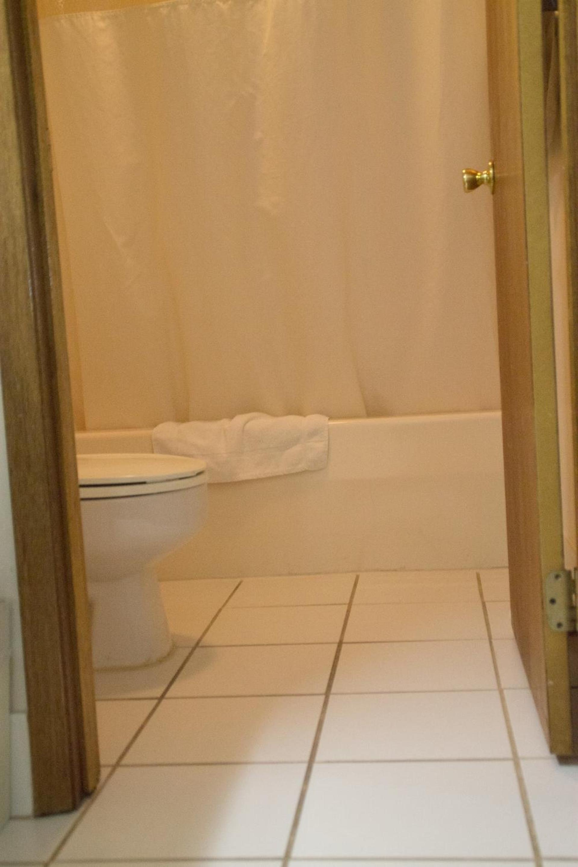 Tazewell Motor Lodge photo 25