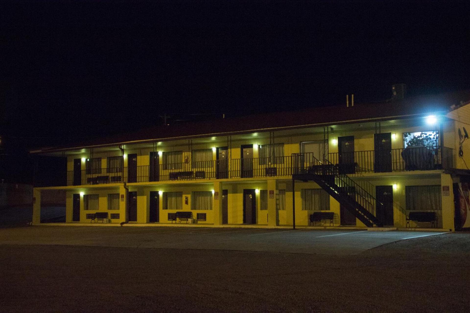 Tazewell Motor Lodge photo 21