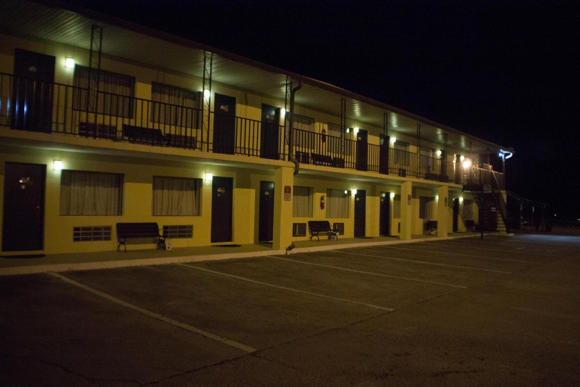 Tazewell Motor Lodge photo 23