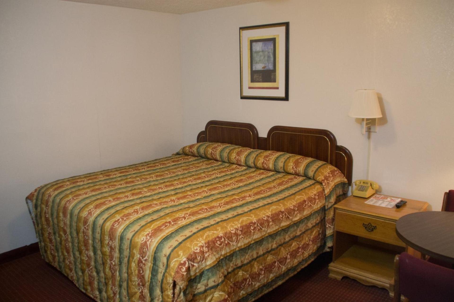 Tazewell Motor Lodge photo 7