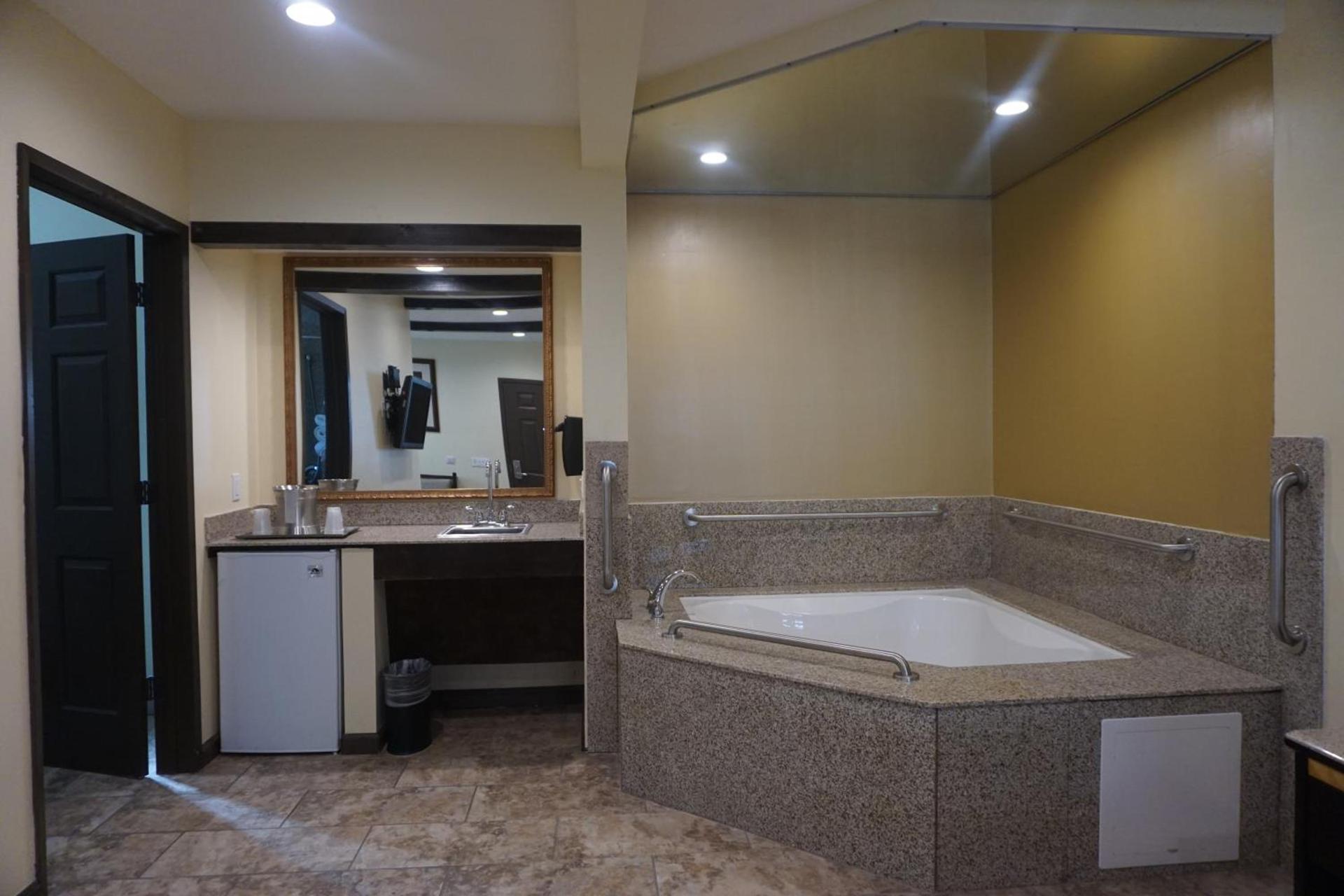 Tuscan Garden Inn photo 3